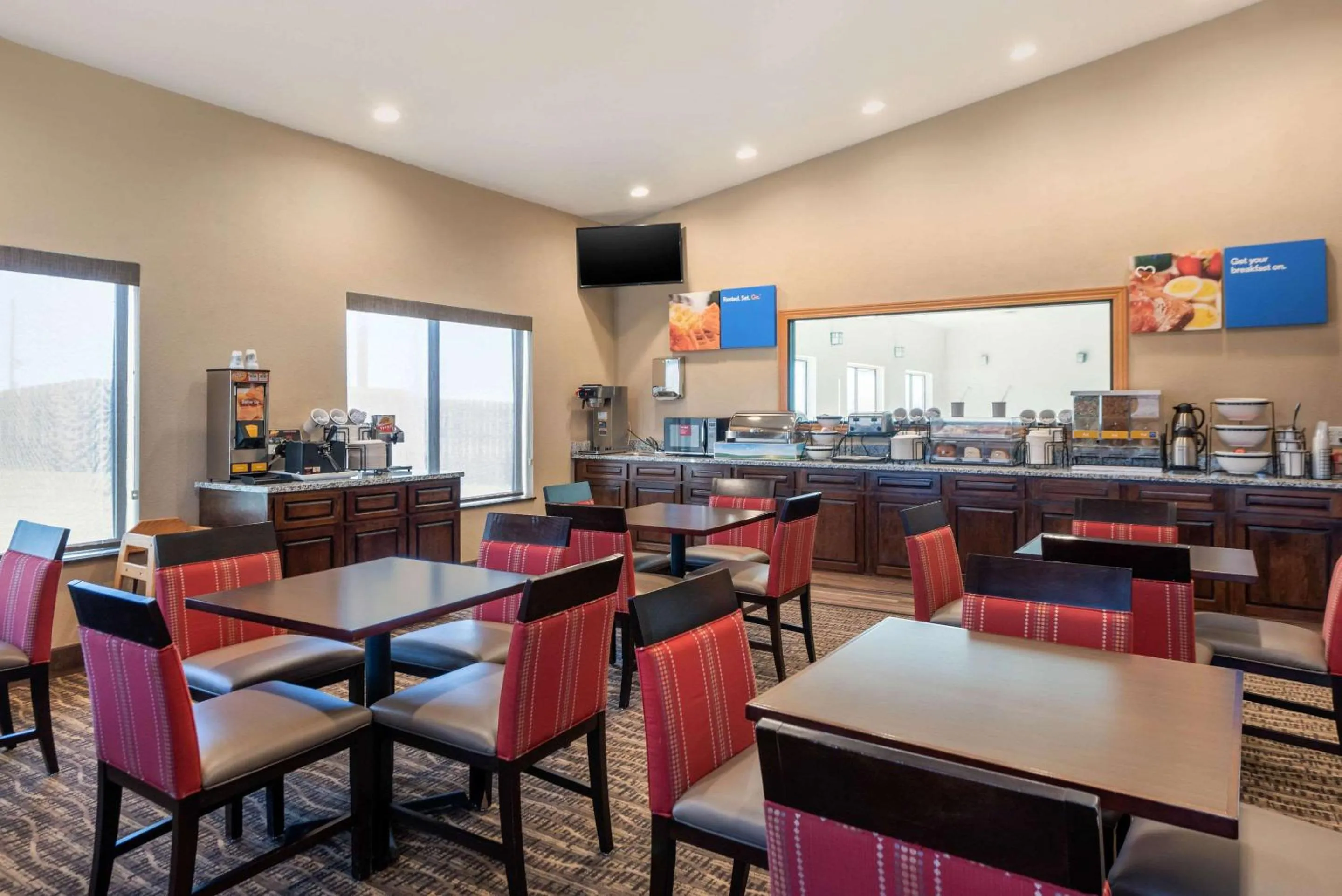 Restaurant/places to eat in Comfort Inn Limon