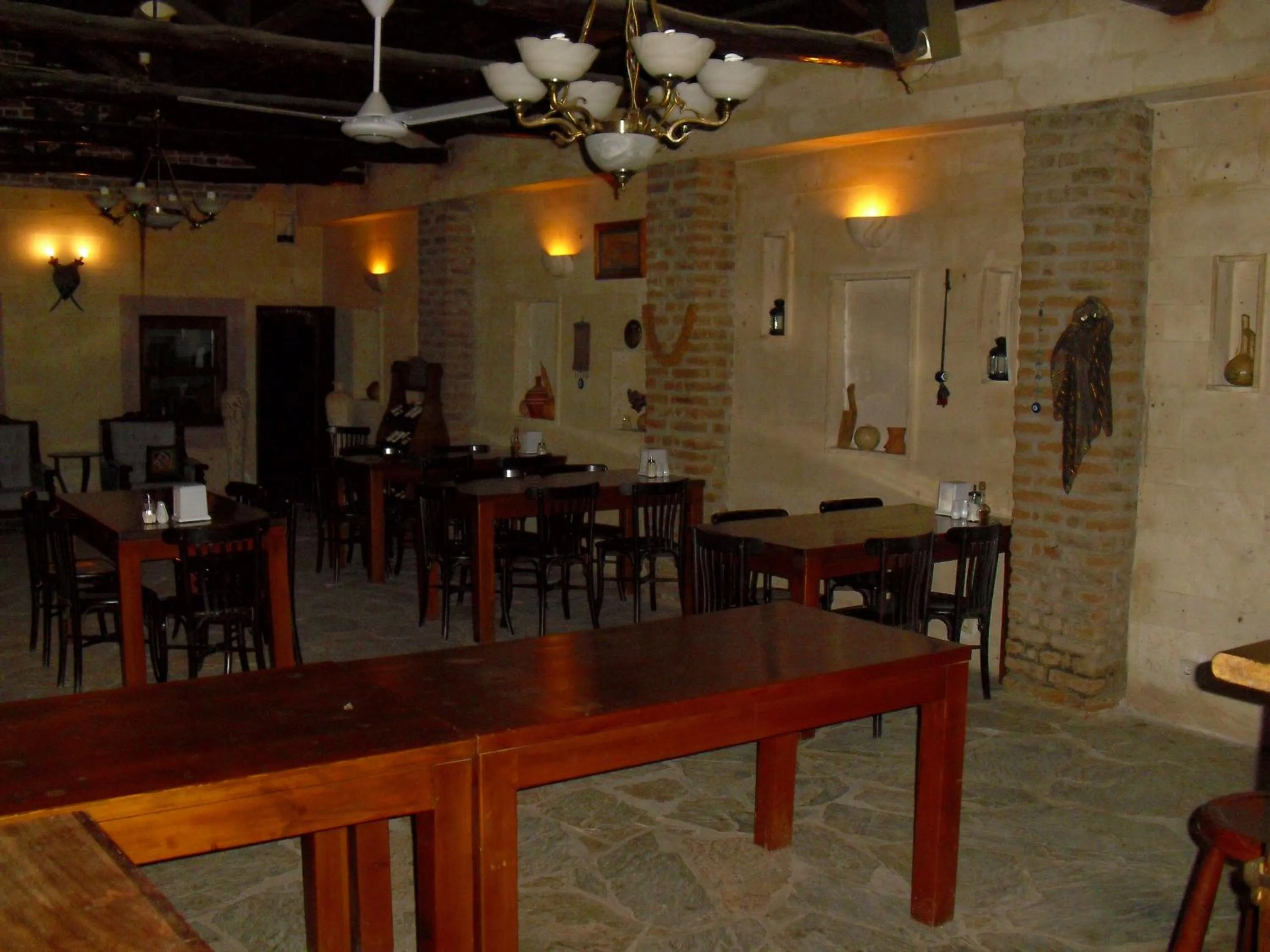 Restaurant/places to eat in Akropolis Guest House