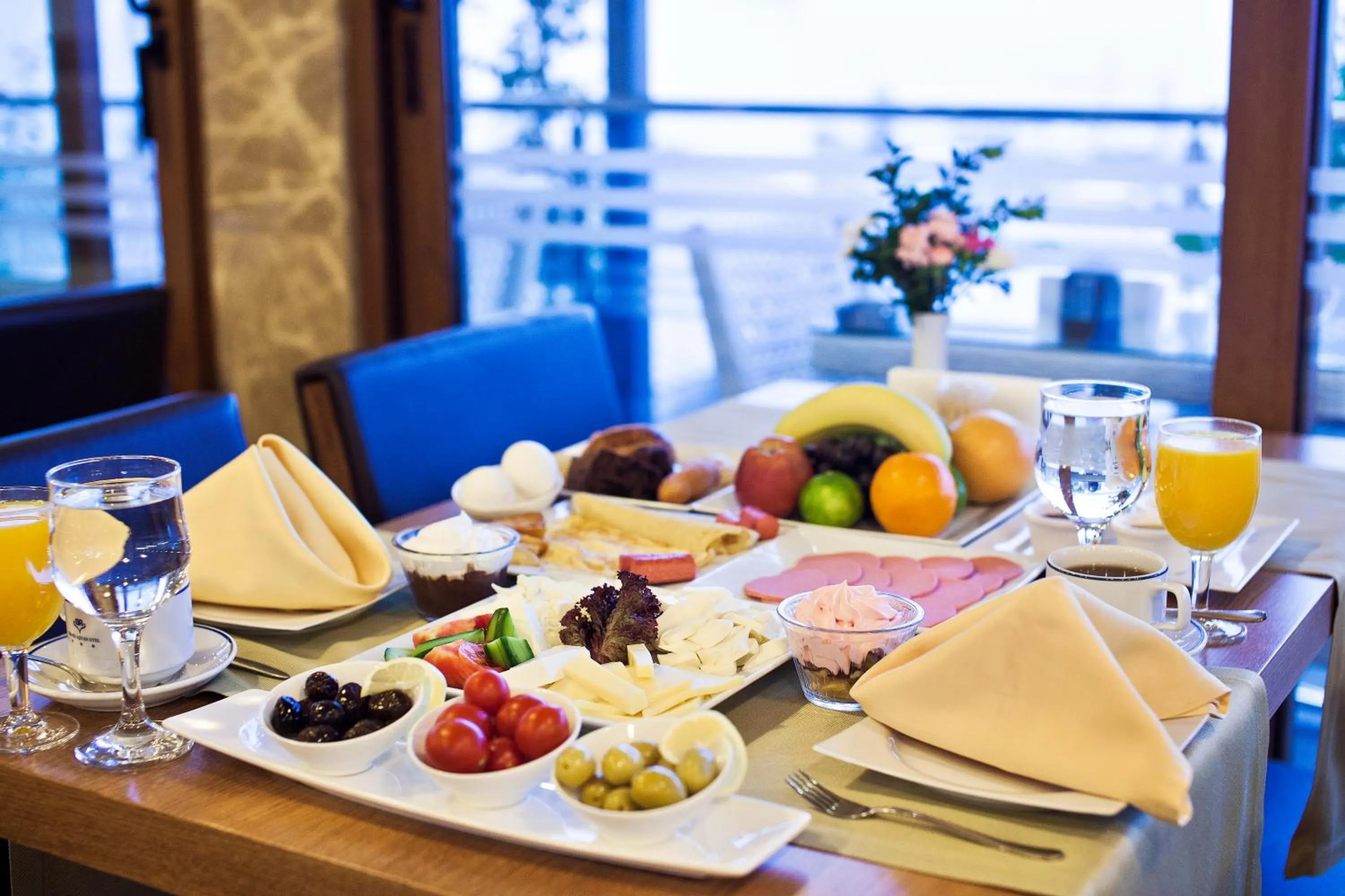 Restaurant/places to eat in Grand Asiyan Hotel