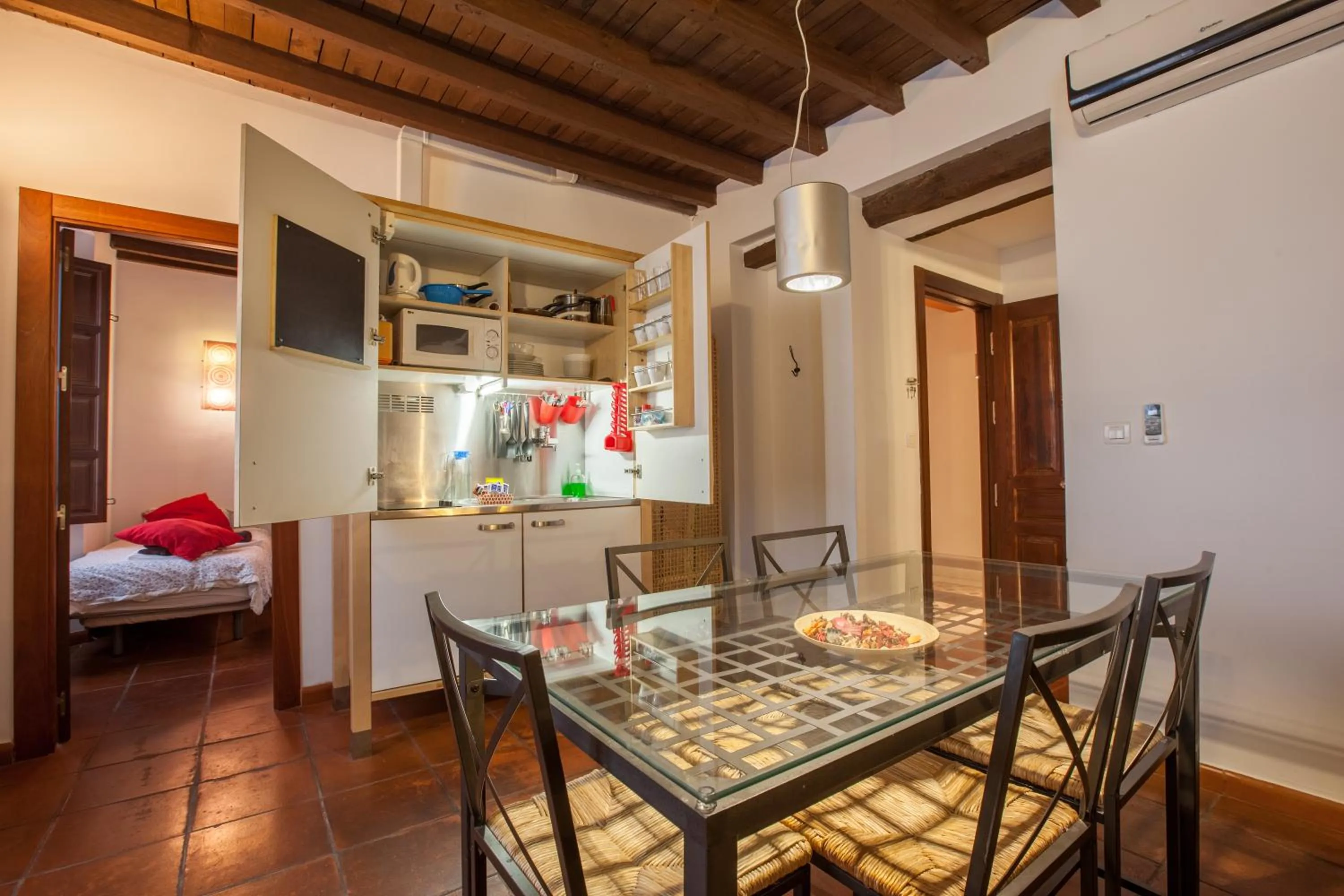 Kitchen or kitchenette in Casa Montalbán Apartamentos Turísticos