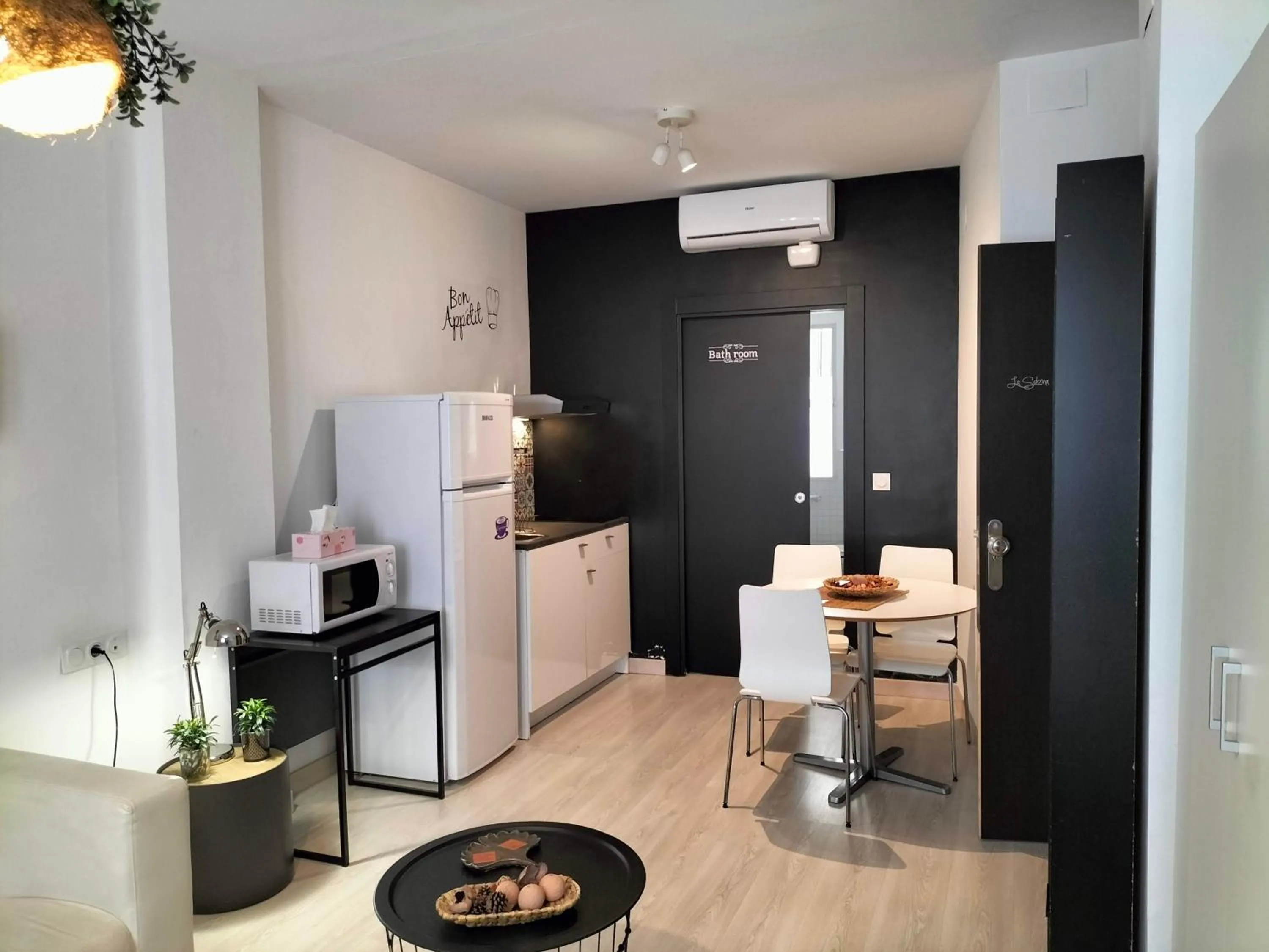 Kitchen or kitchenette in Casa Montalbán Apartamentos Turísticos