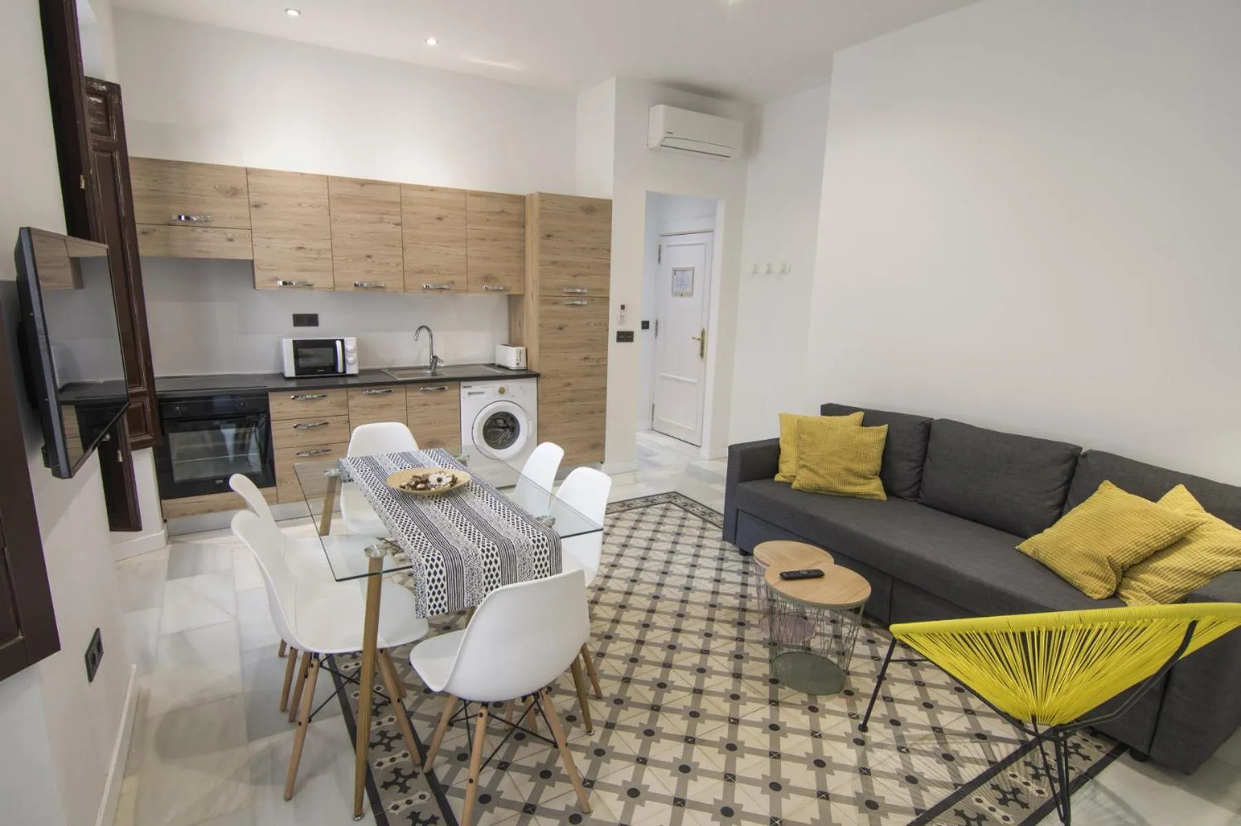 Kitchen or kitchenette in Casa Montalbán Apartamentos Turísticos