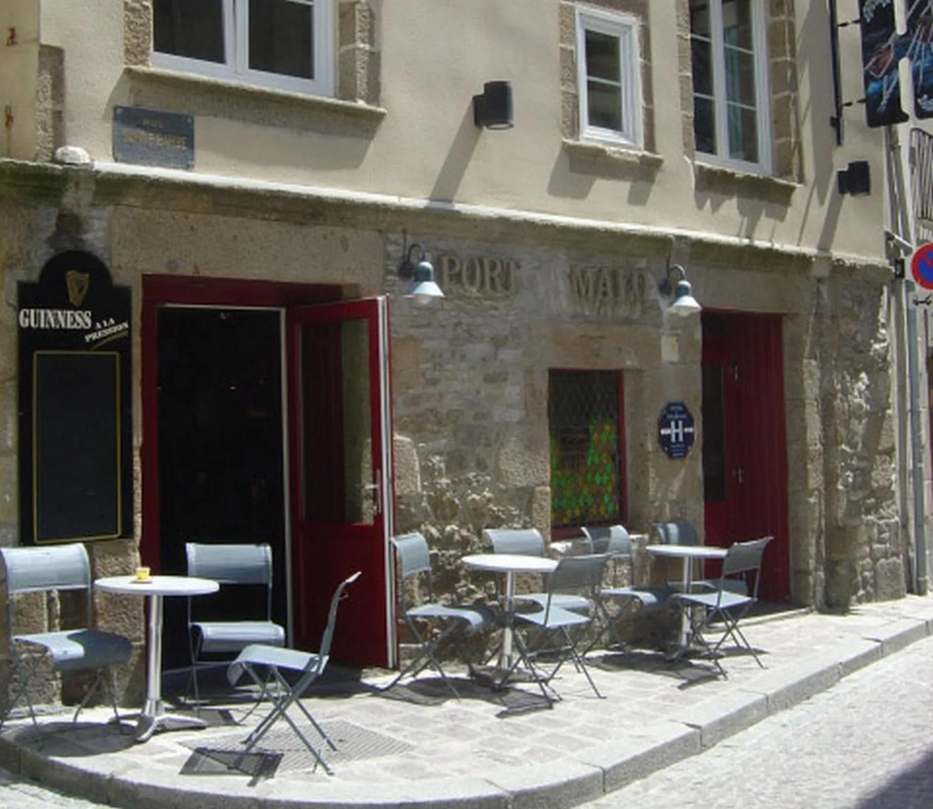 Facade/entrance in Le Port Malo