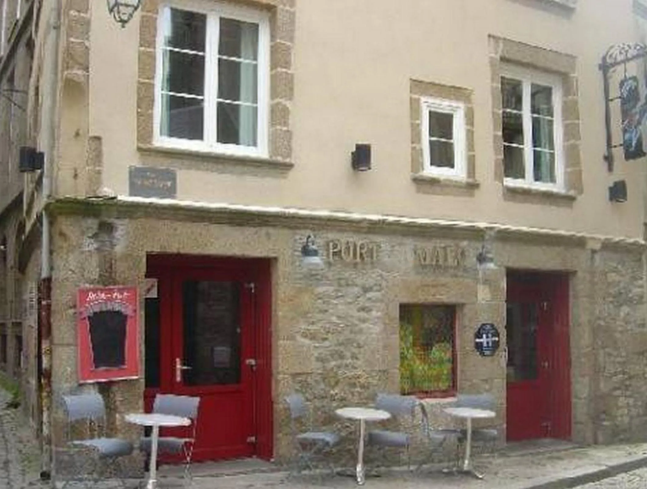 Facade/entrance in Le Port Malo