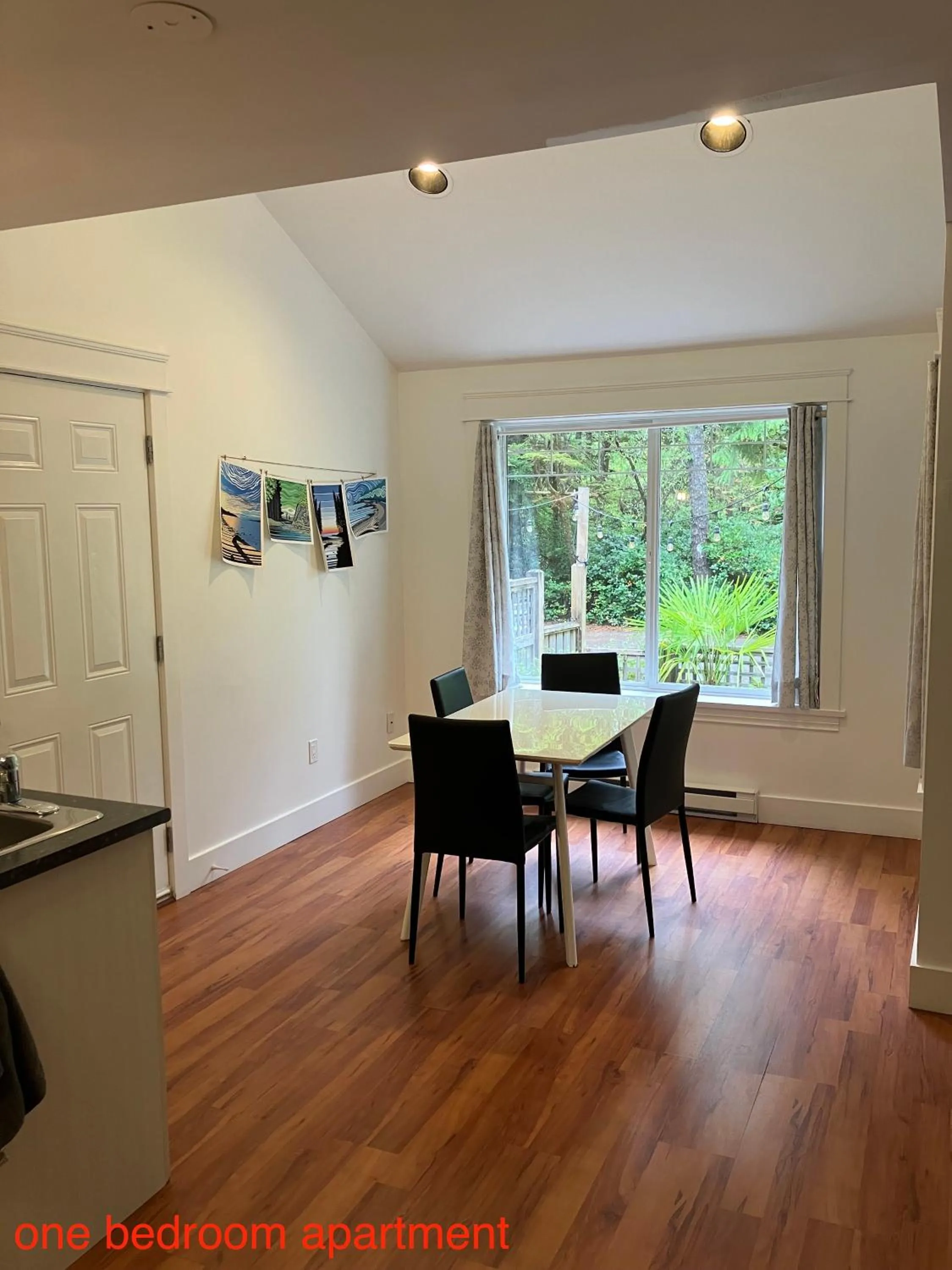 Dining area in Sienna's Tree House (Tall Trees And Salty Breeze)