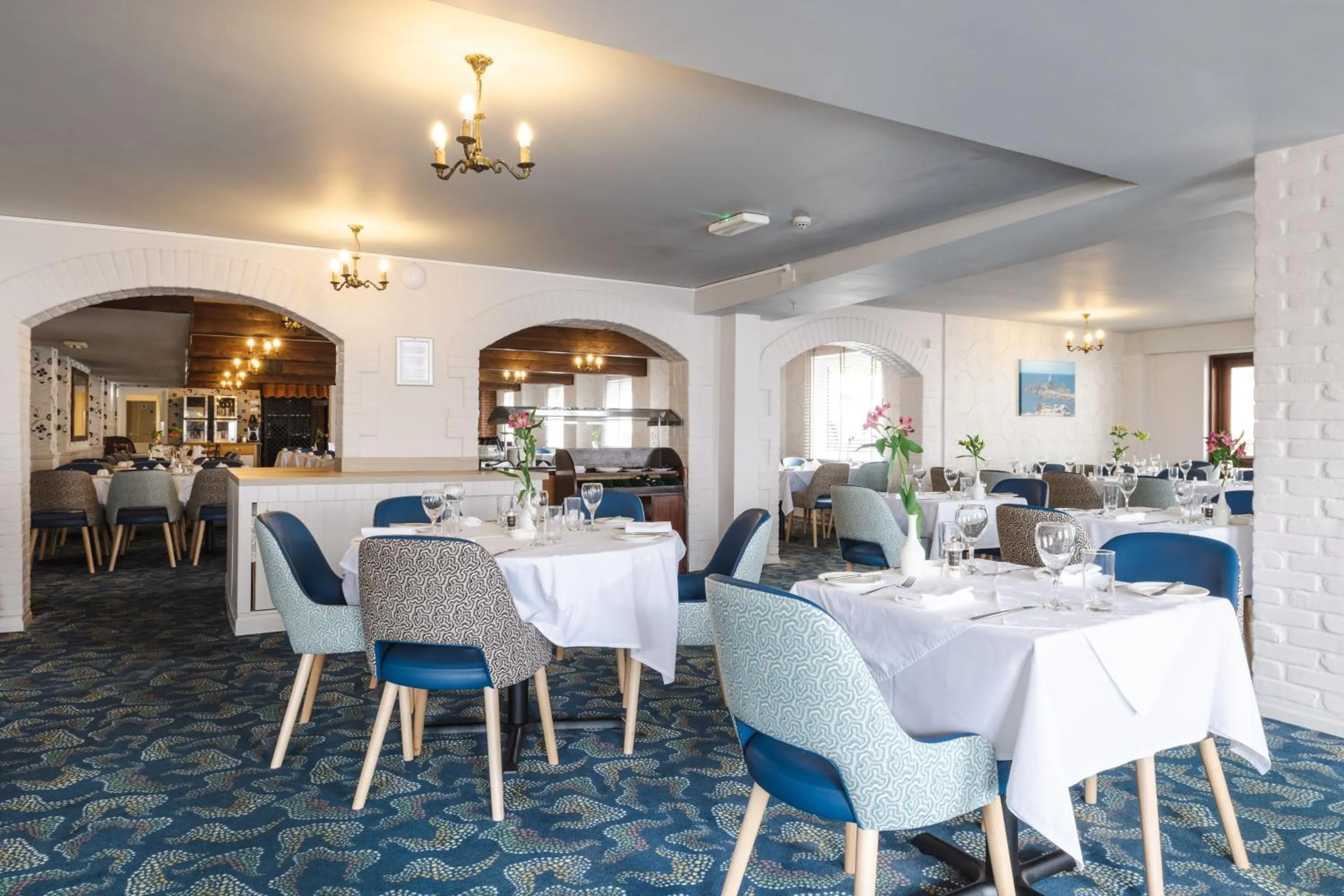 Restaurant/places to eat in Beausite Hotel