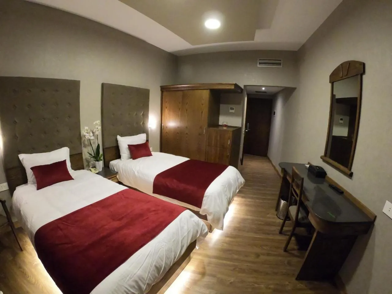 Photo of the whole room, Bed in Eden Hotel