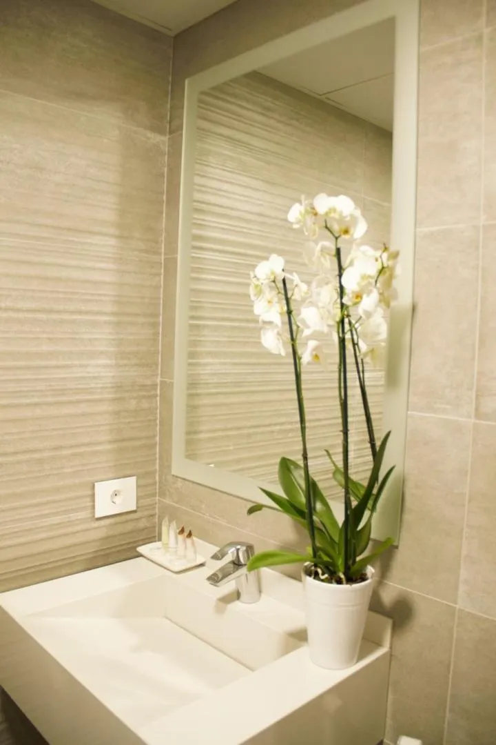 Bathroom in Eden Hotel