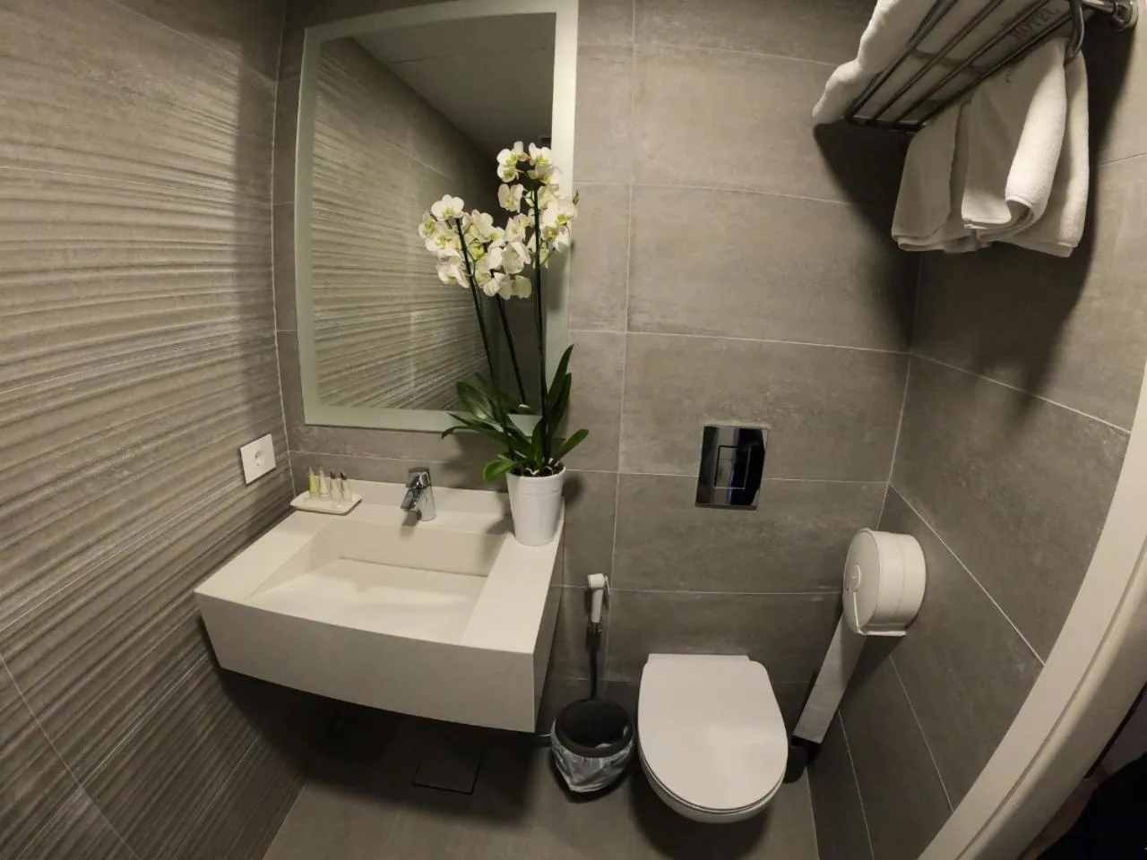 Bathroom in Eden Hotel