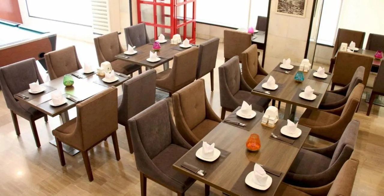 Restaurant/places to eat in Eden Hotel