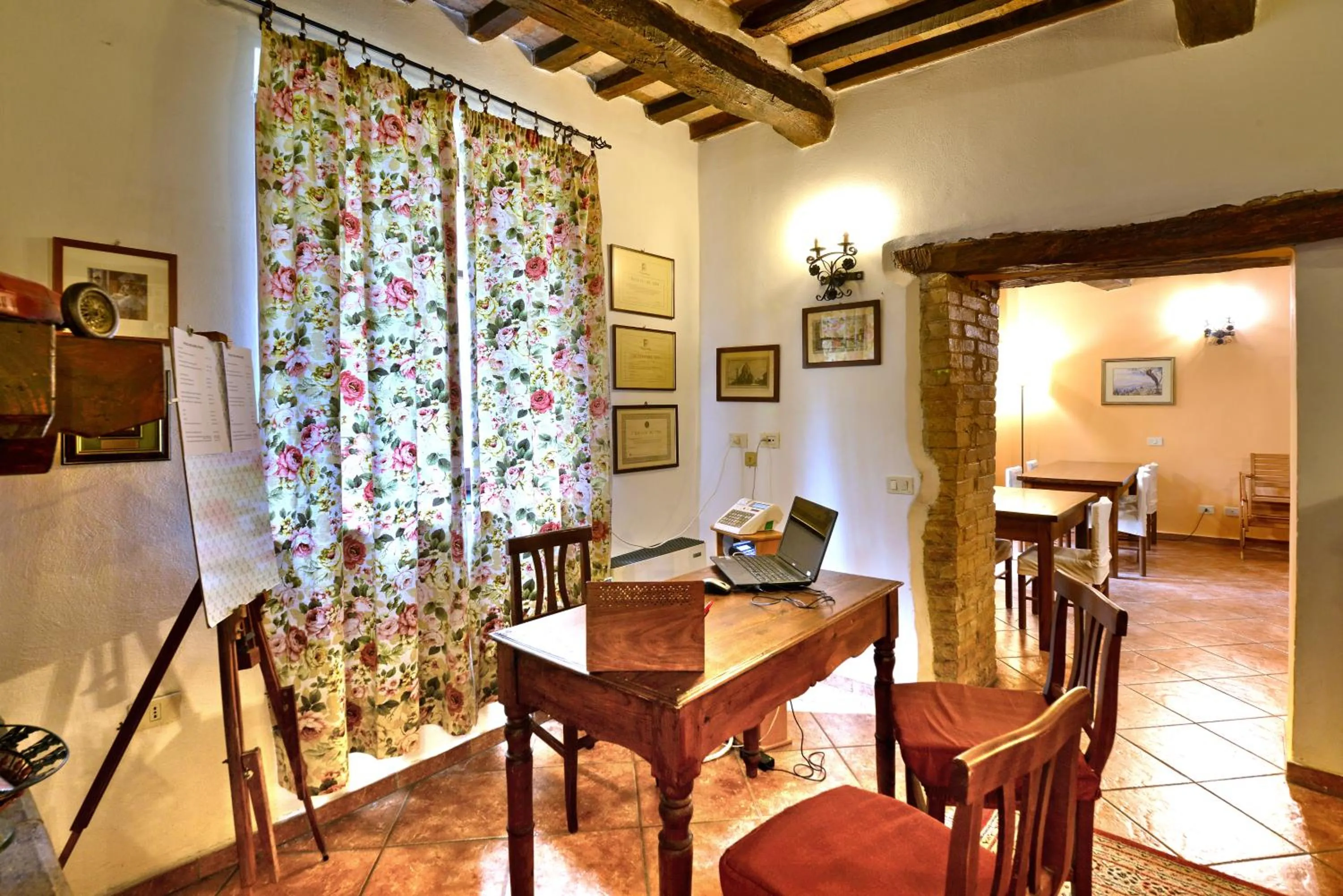 Communal lounge/ TV room in Agriturismo Sasso Rosso