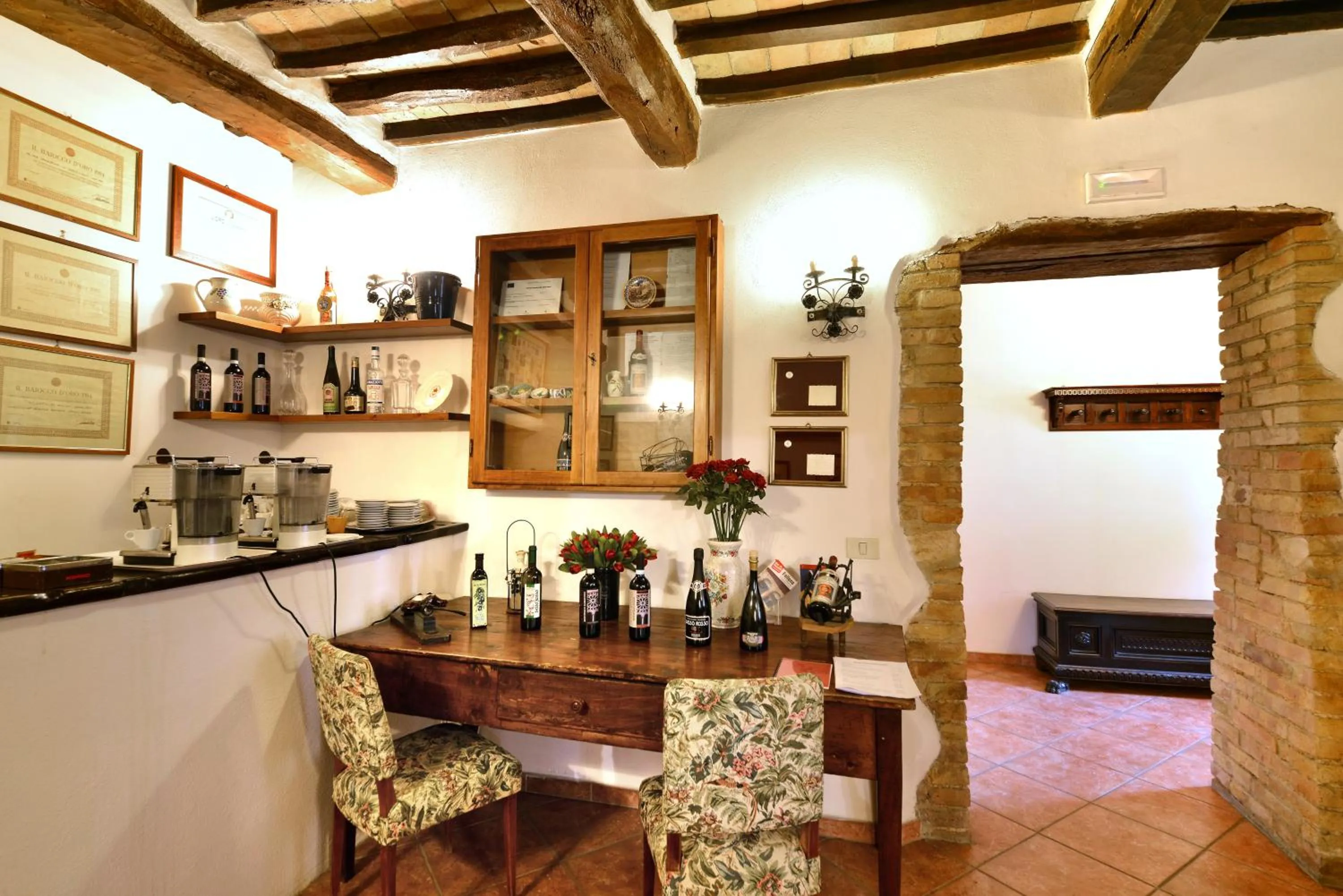 Communal lounge/ TV room in Agriturismo Sasso Rosso