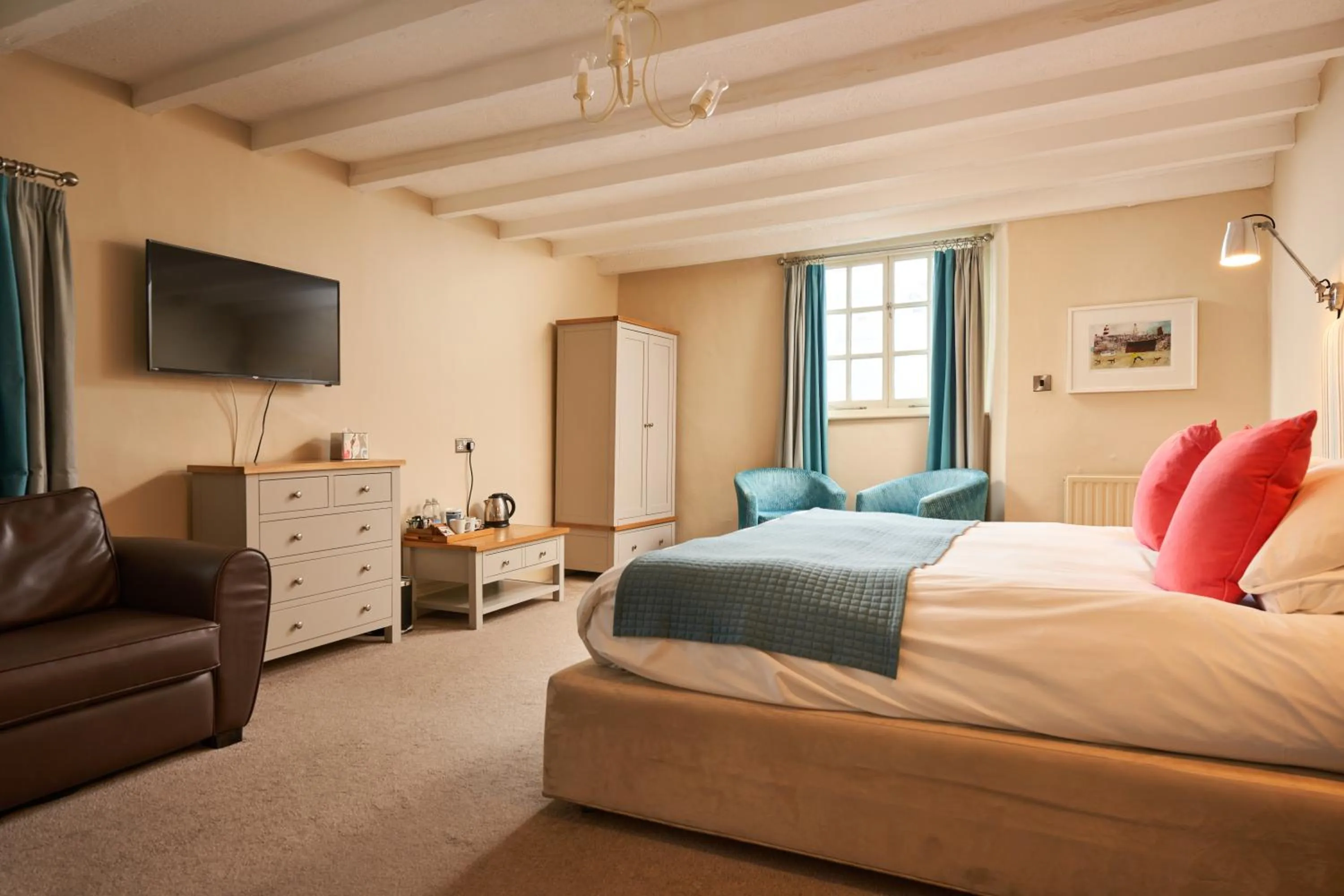 Photo of the whole room, Bed in The Old Custom House