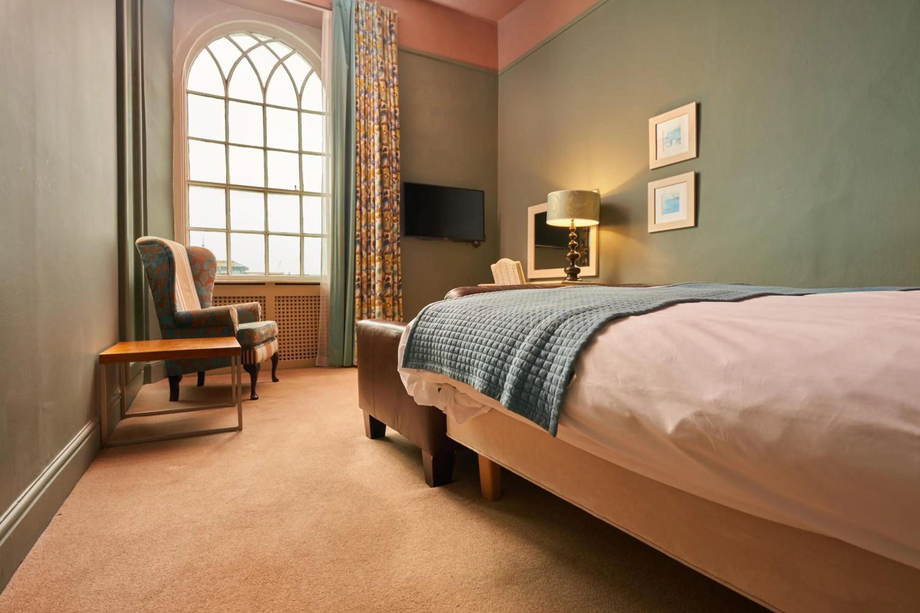 Photo of the whole room, Bed in The Old Custom House