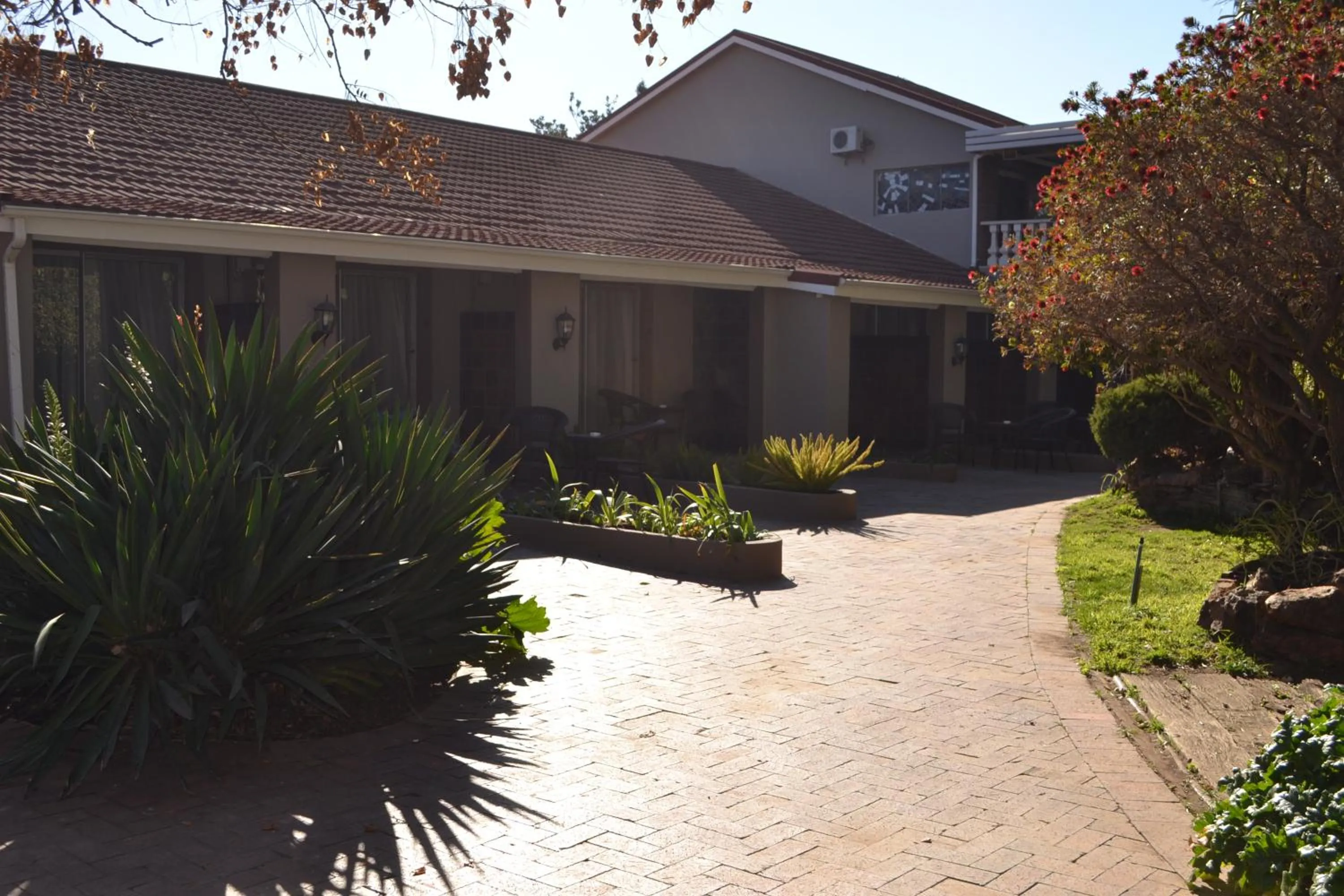 Airport Gardens Boutique Hotel