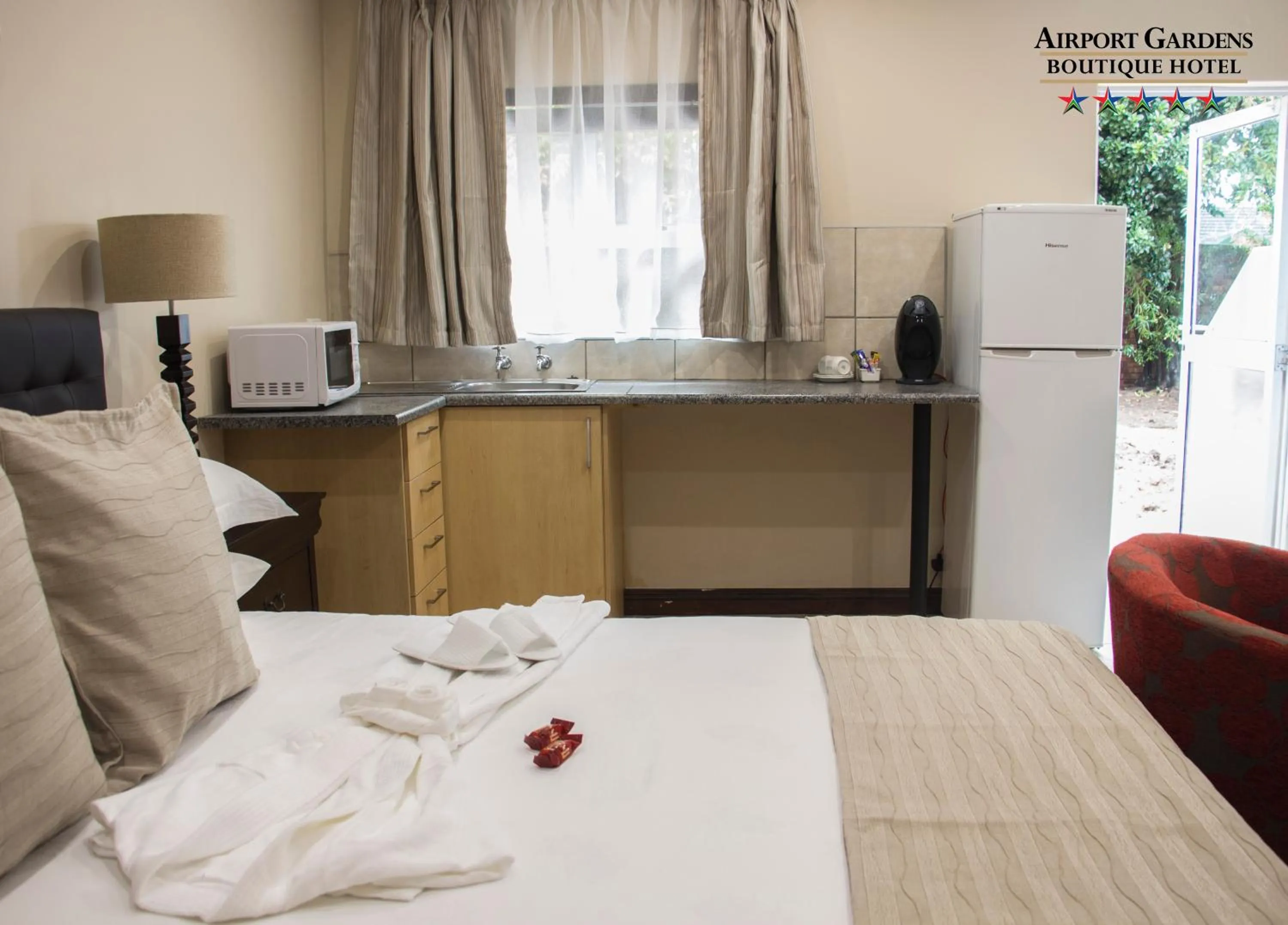 Bed in Airport Gardens Boutique Hotel