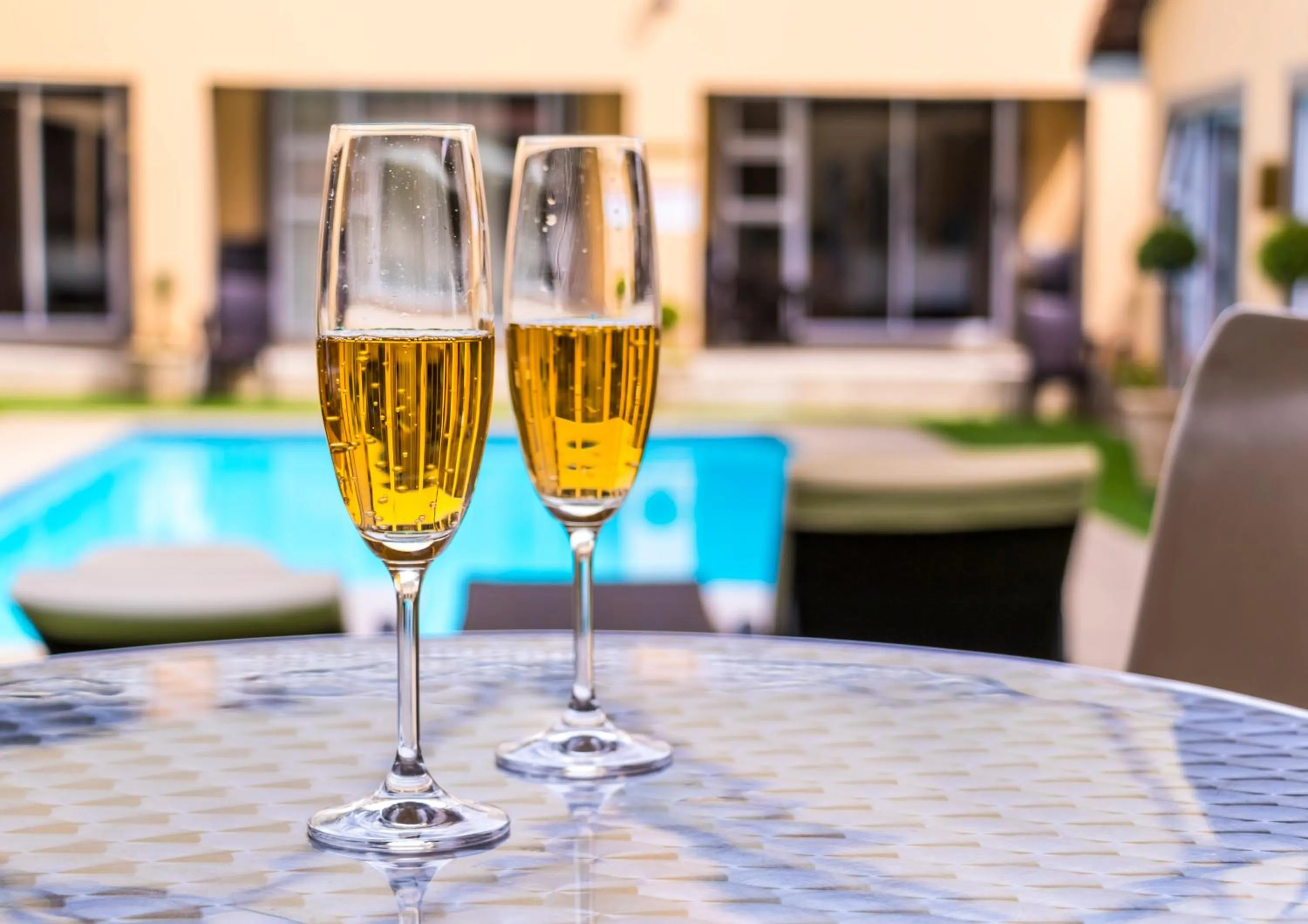 Restaurant/places to eat in Airport Gardens Boutique Hotel