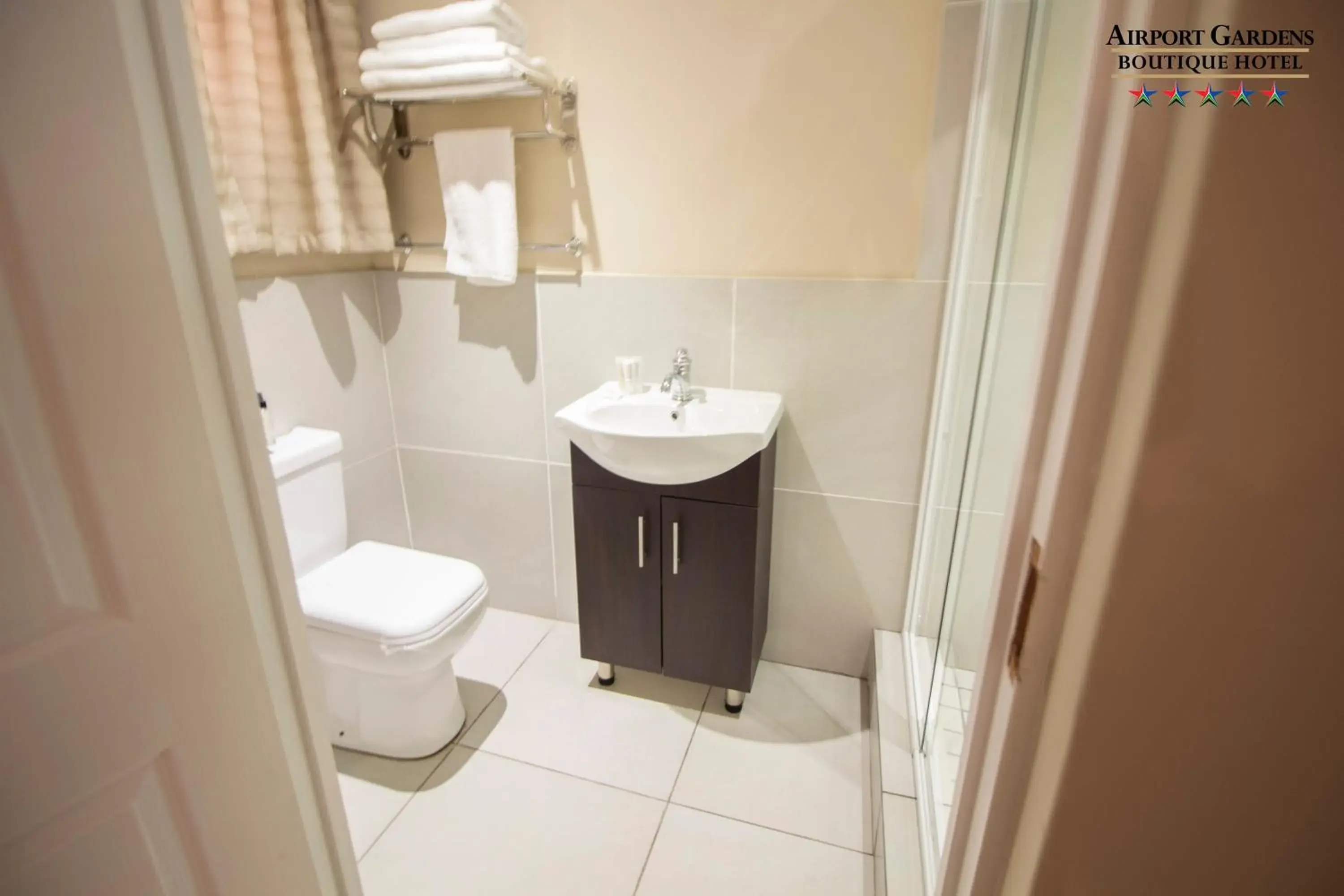 Deluxe Double or Twin Room - single occupancy in Airport Gardens Boutique Hotel Deluxe Double or Twin Room - single occupancy in Airport Gardens Boutique Hotel