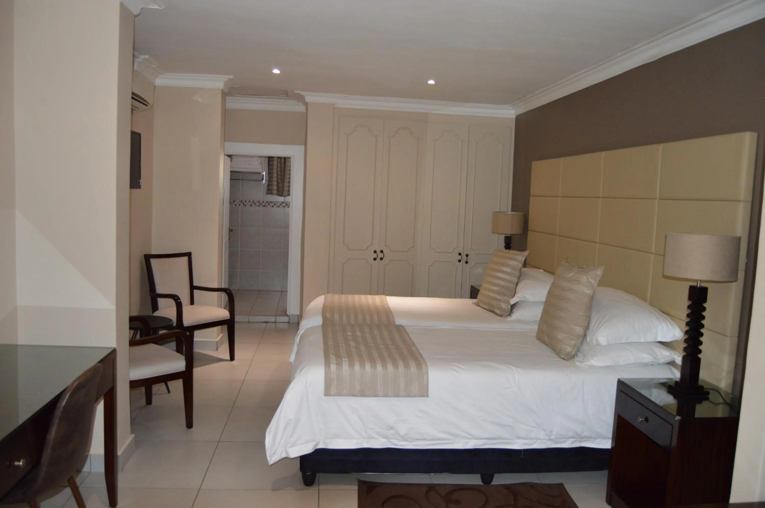 Photo of the whole room, Bed in Airport Gardens Boutique Hotel