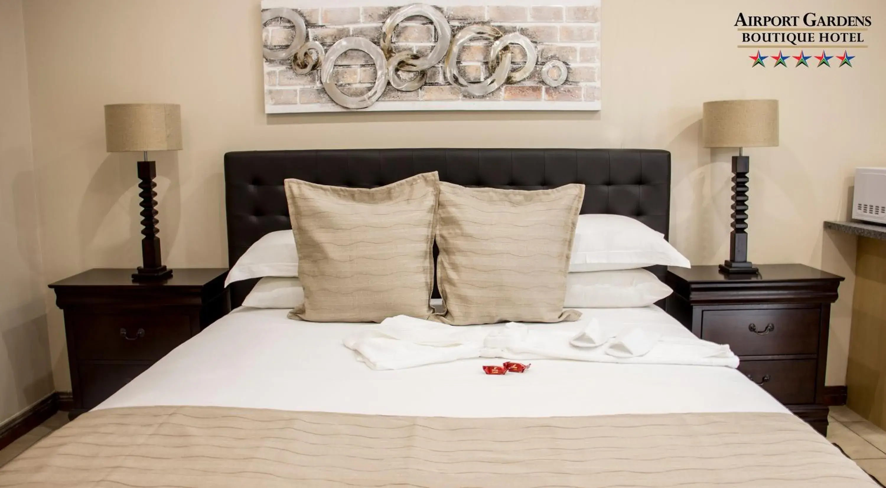 Standard King Self-catering Room in Airport Gardens Boutique Hotel Standard King Self-catering Room in Airport Gardens Boutique Hotel