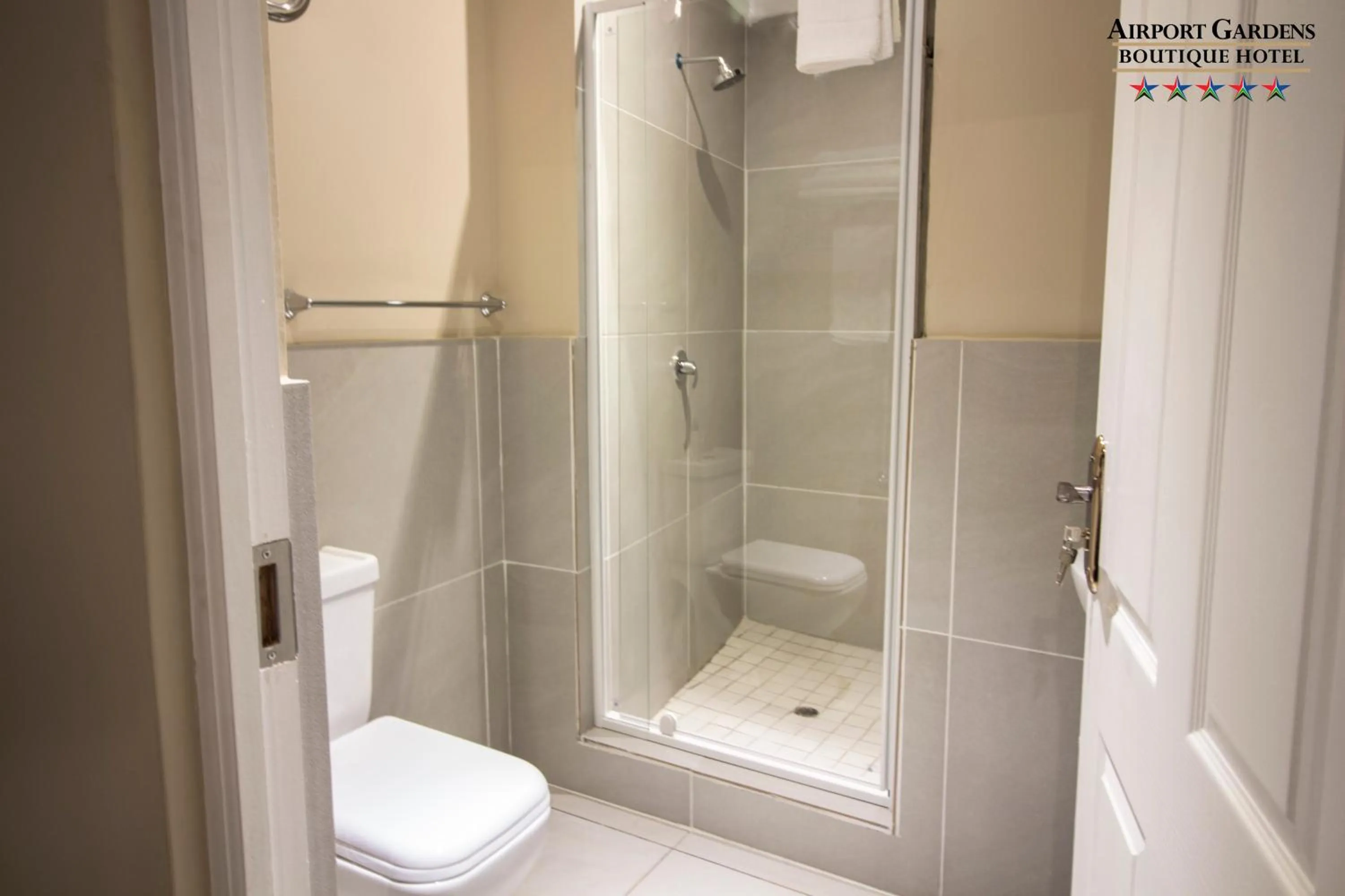 Airport Gardens Boutique Hotel