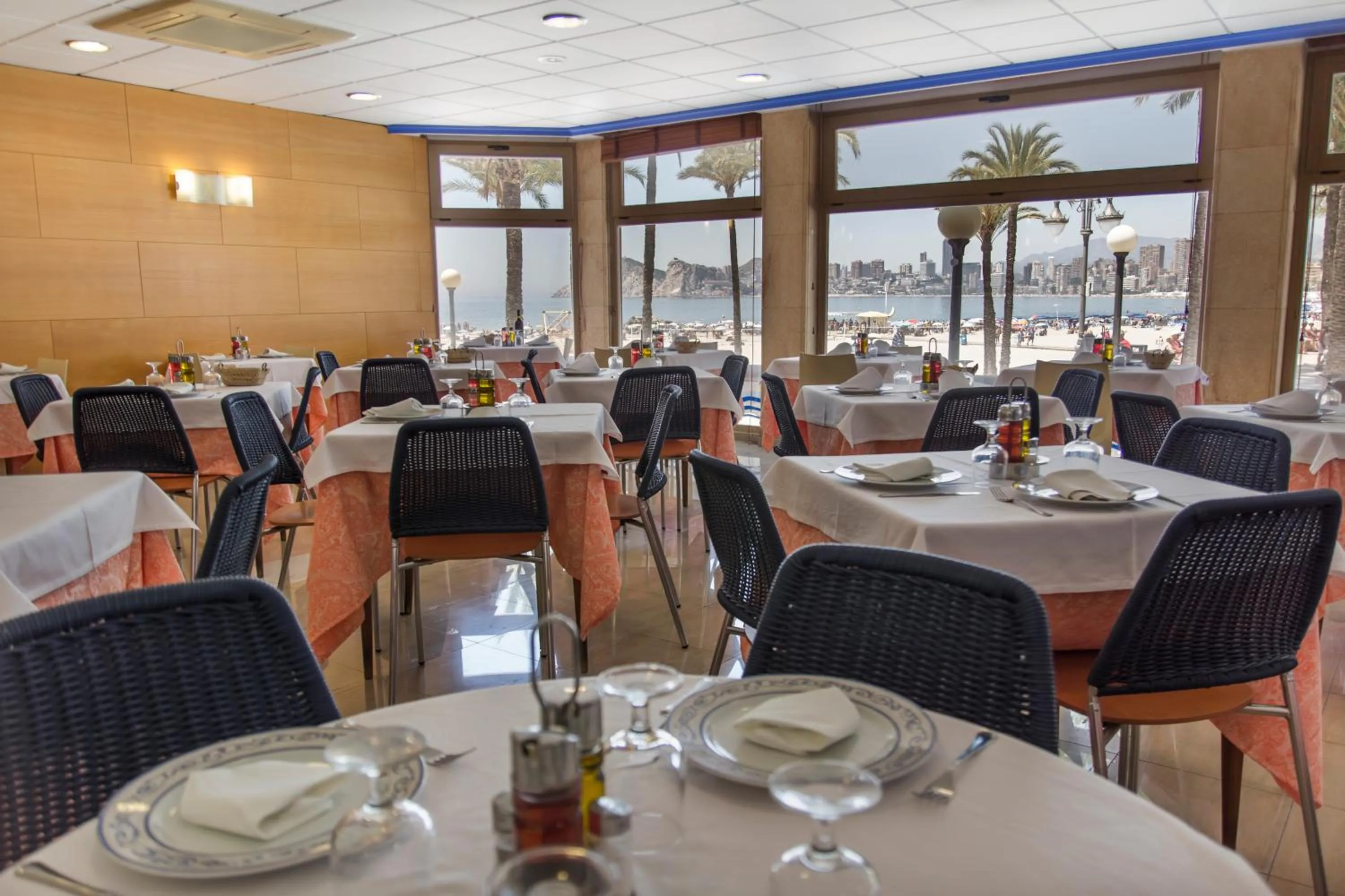 Restaurant/places to eat in Hotel Colón