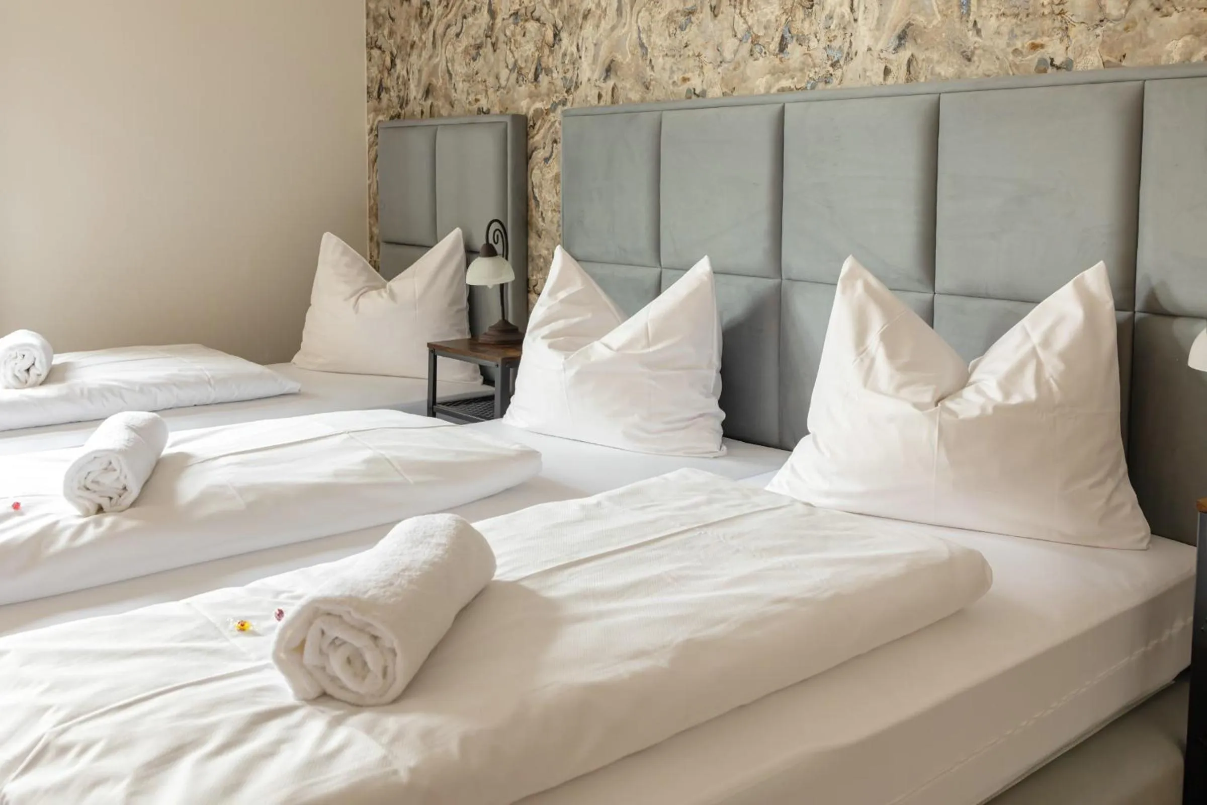 Bedroom, Bed in Hotel Kaiserhof