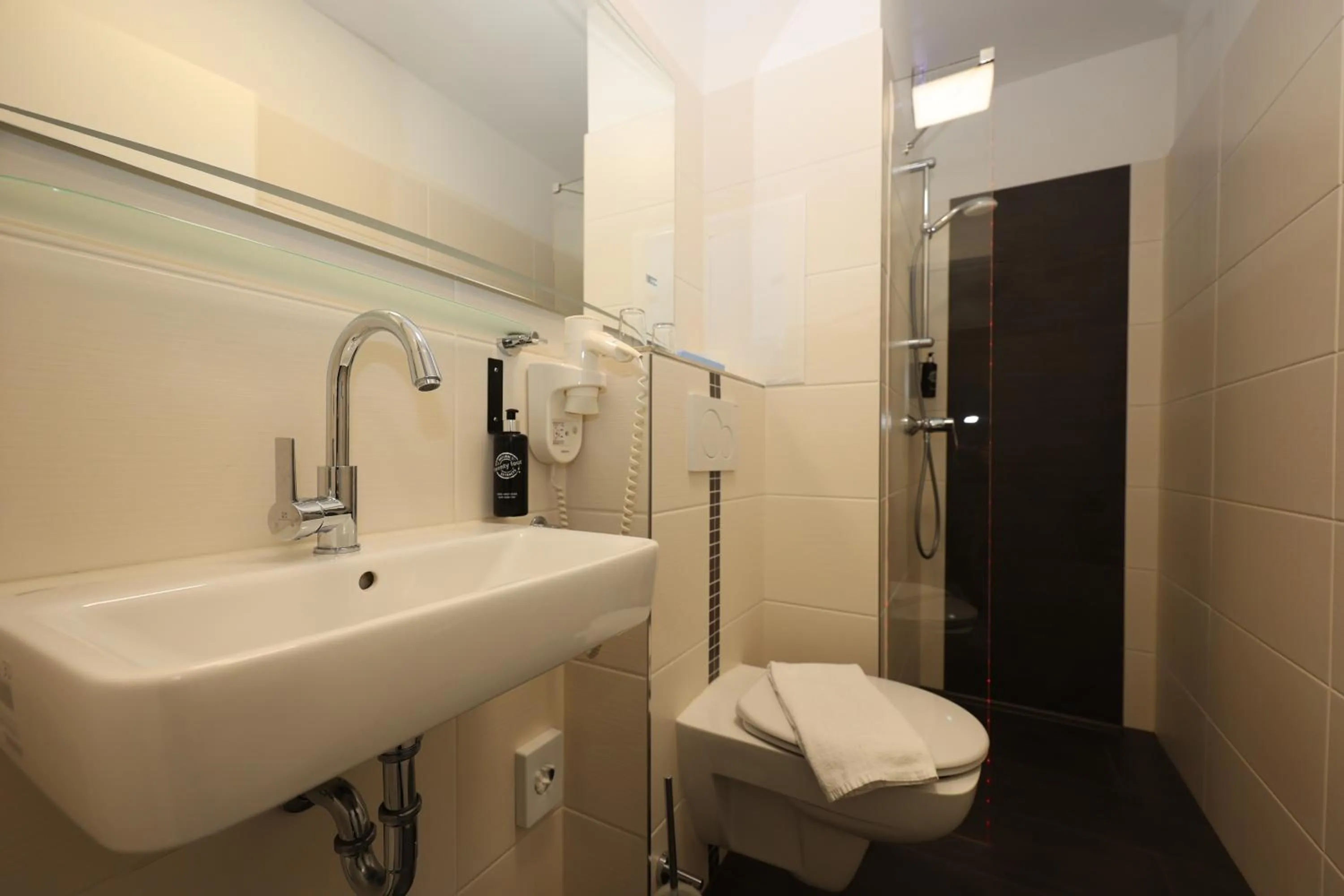 Shower in Hotel Zum Gründle