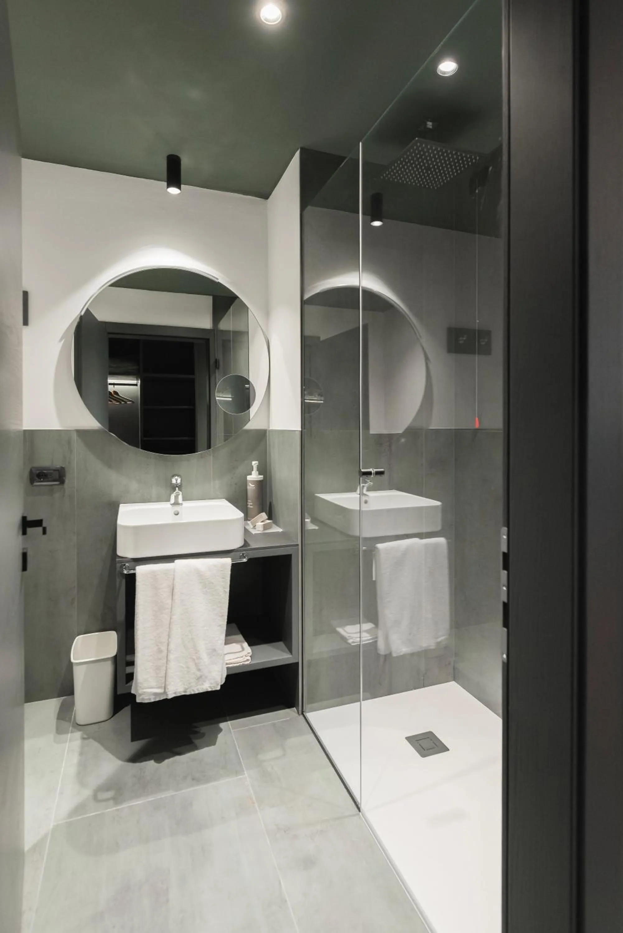 Shower in Hotel Erica