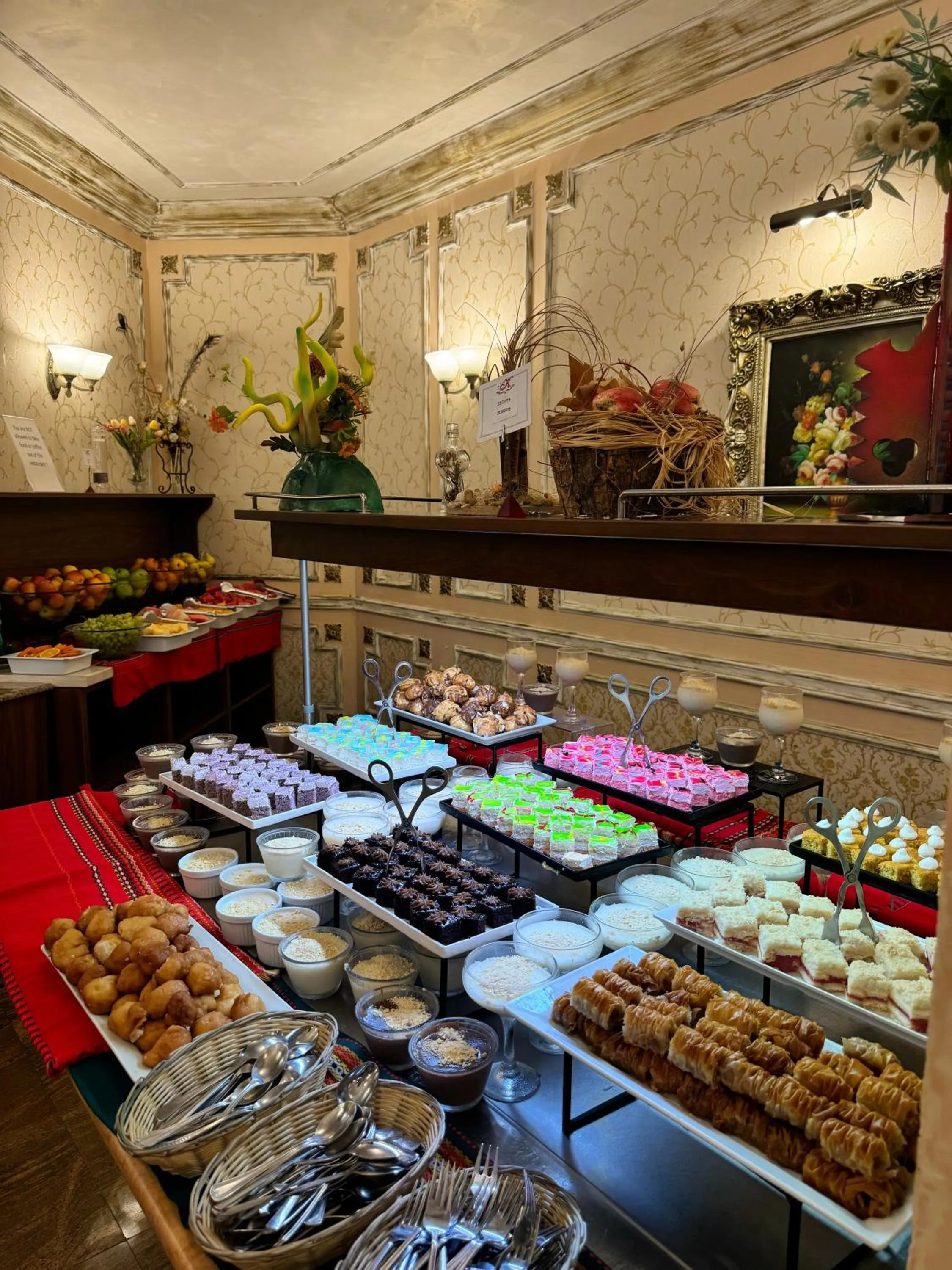 Food in Karolina Hotel