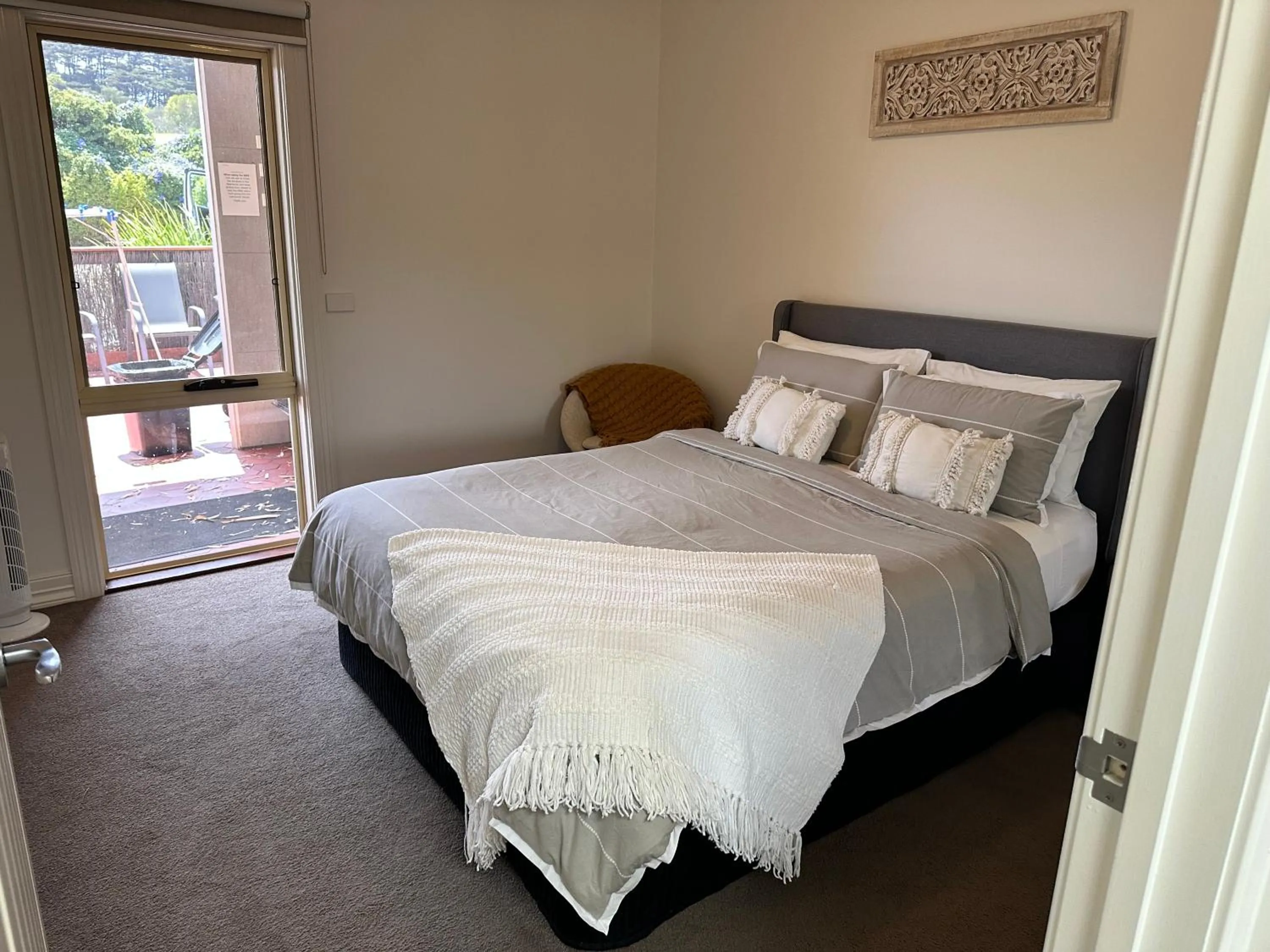 Bedroom, Bed in Austral Place 88 via Merri River