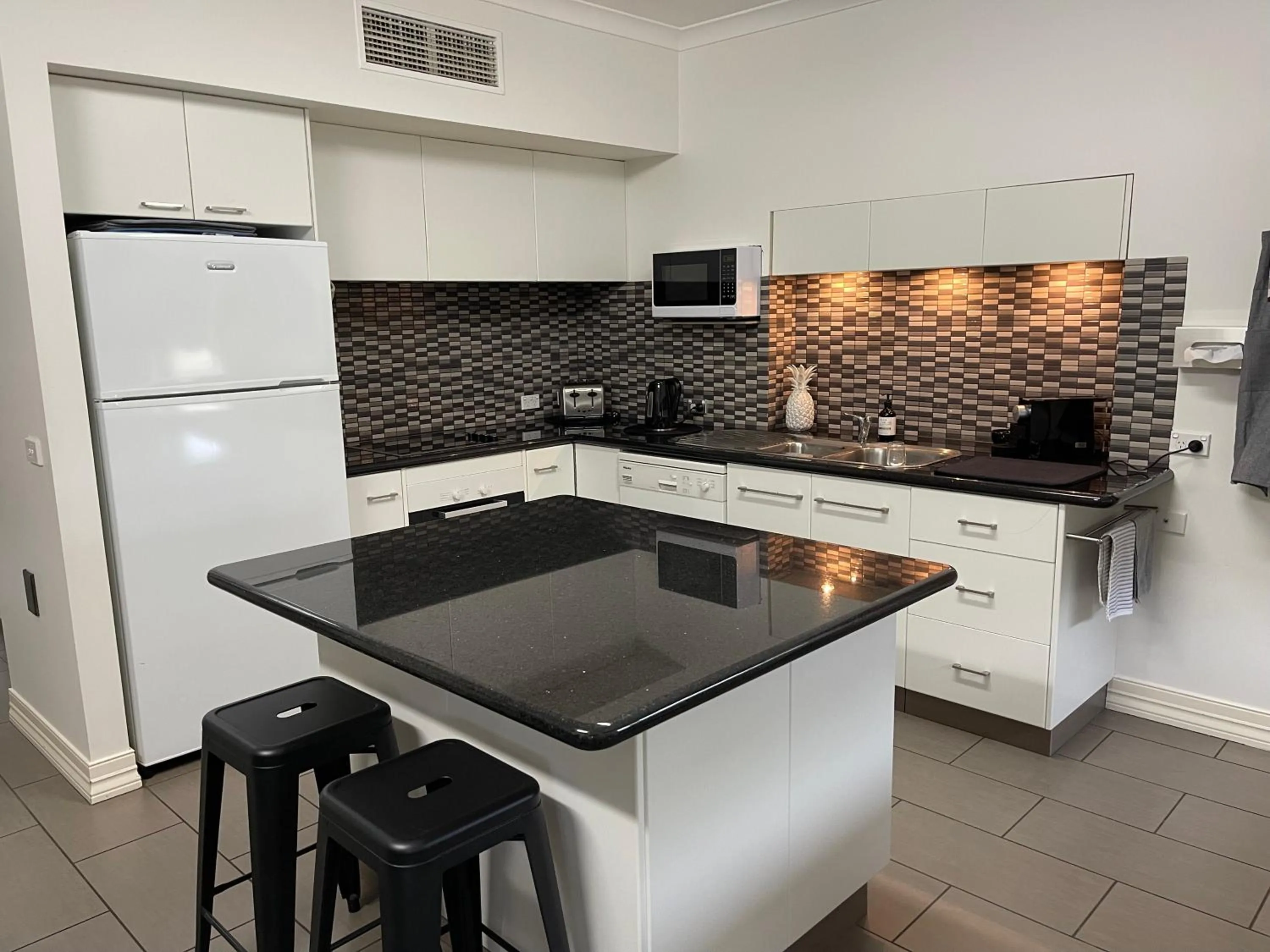 Kitchen or kitchenette in Austral Place 88 via Merri River