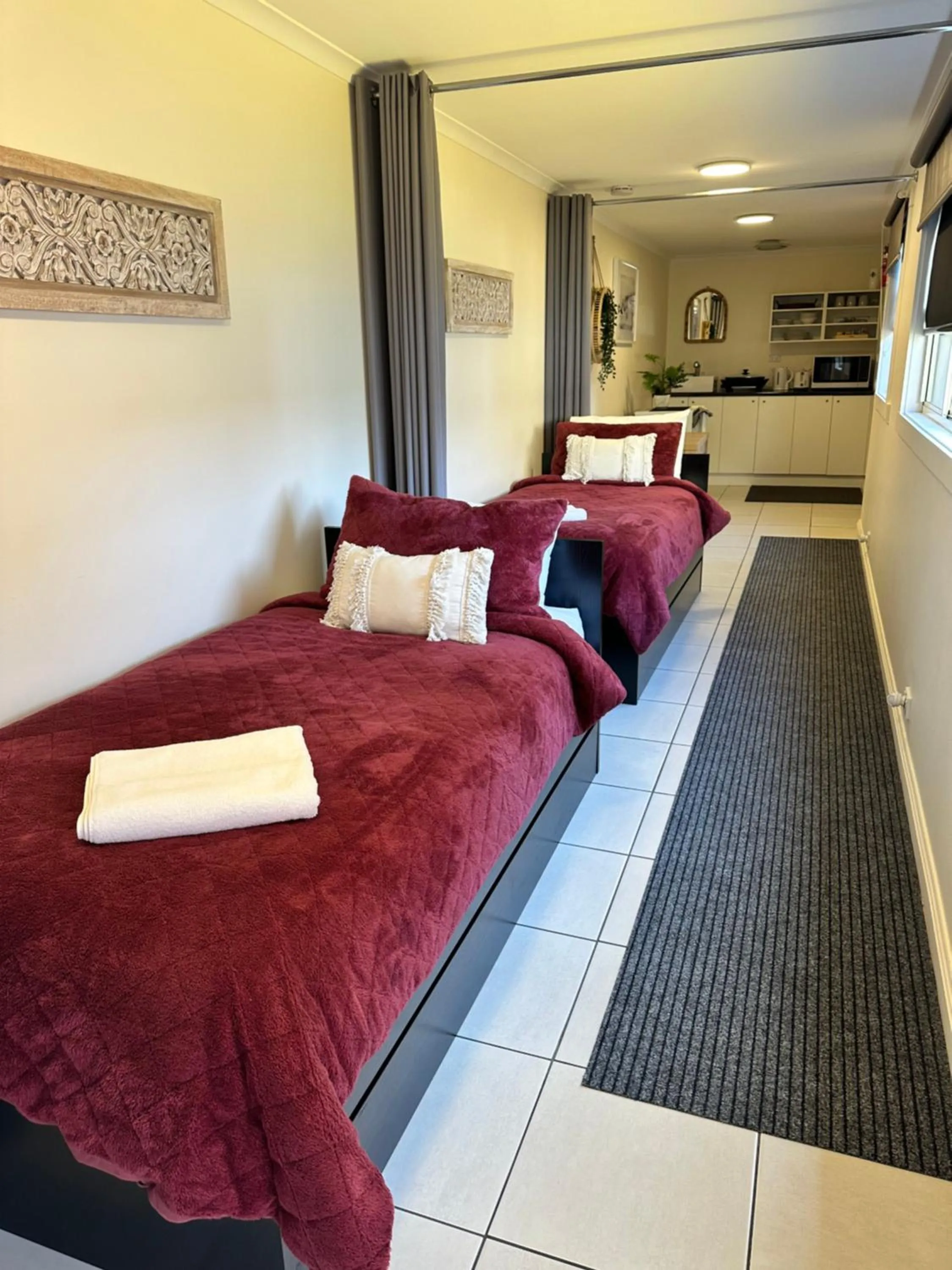 Bedroom, Bed in Austral Place 88 via Merri River