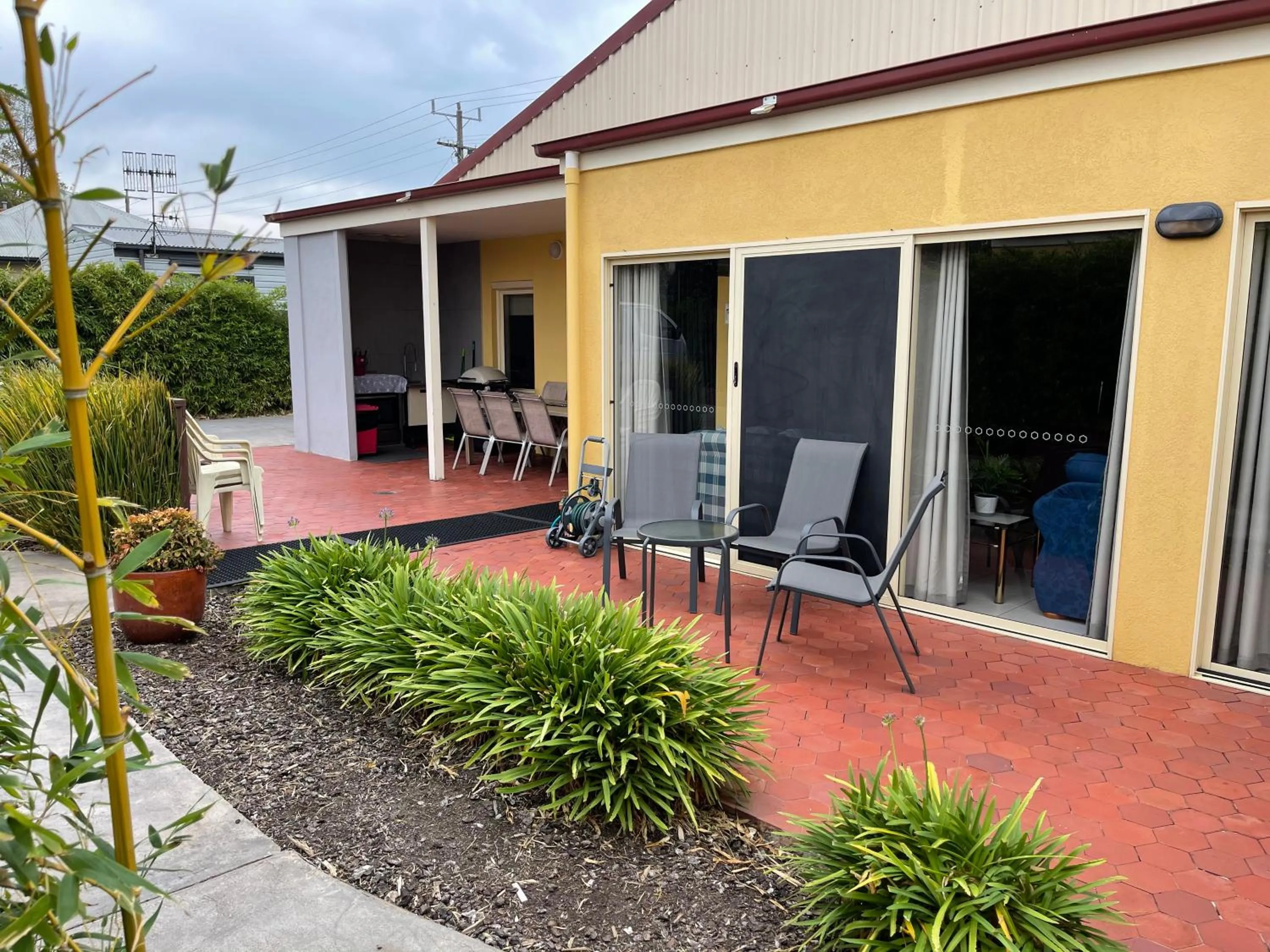 Patio in Austral Place 88 via Merri River