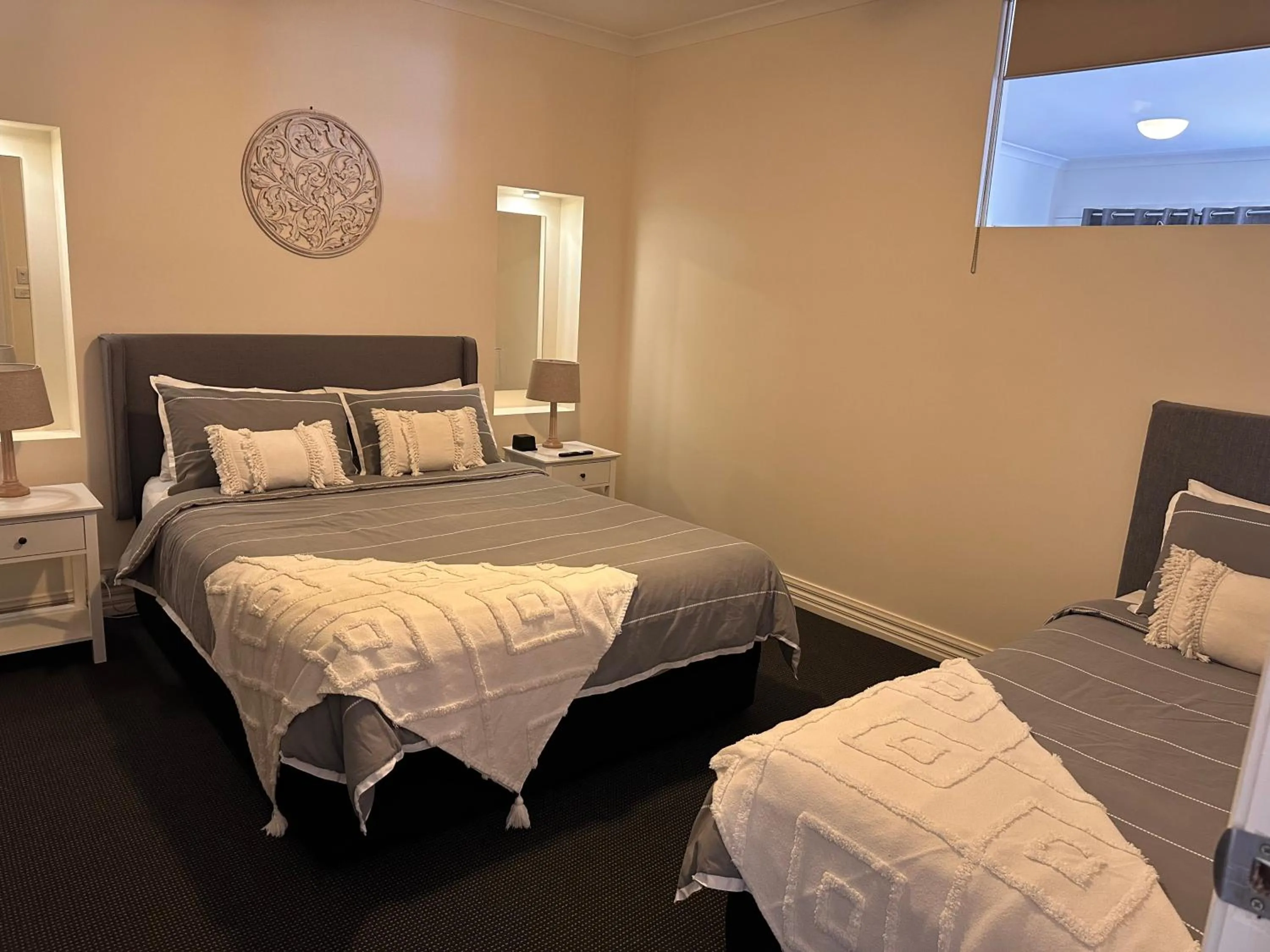 Bed in Austral Place 88 via Merri River