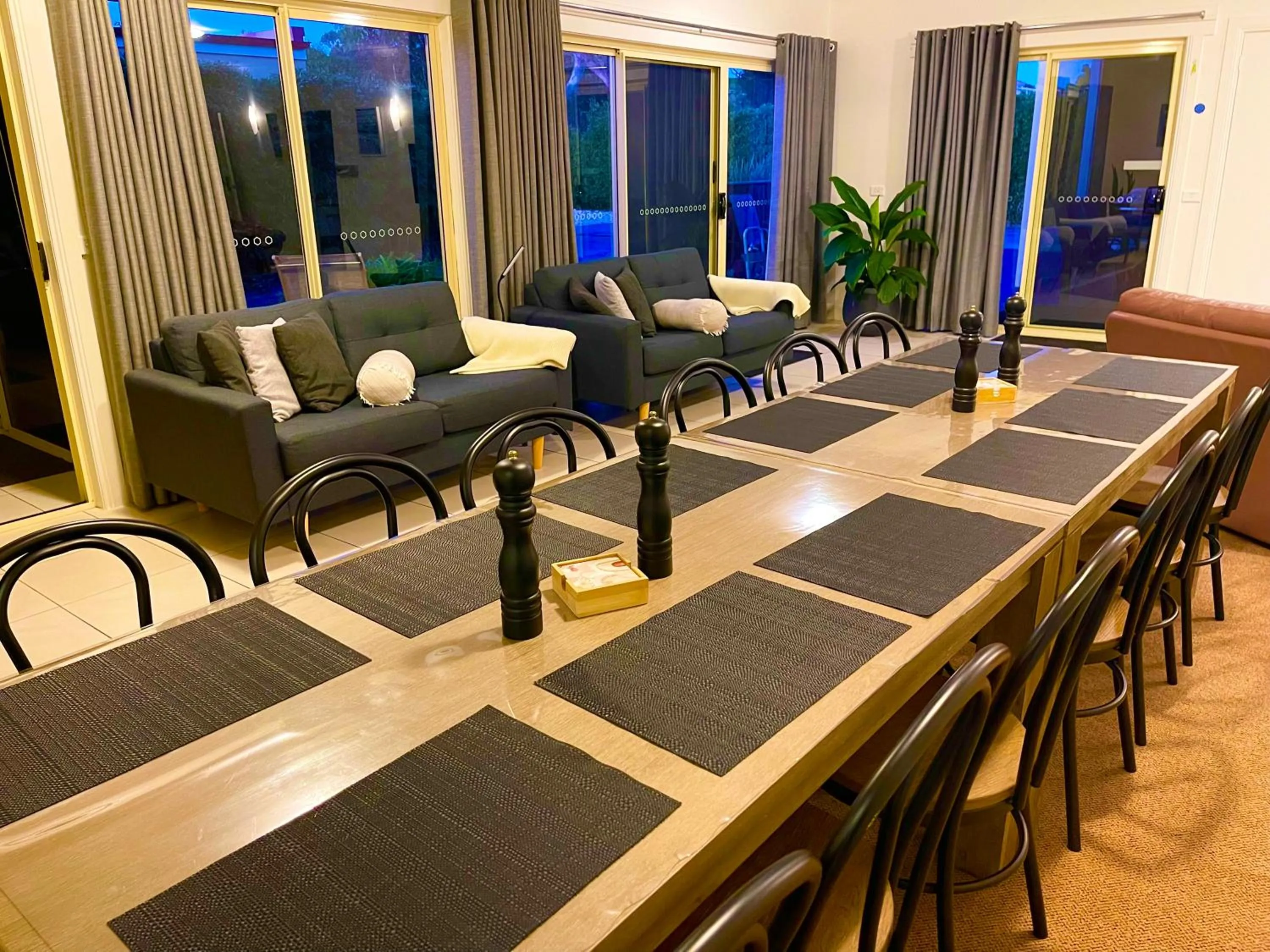 Dining area in Austral Place 88 via Merri River