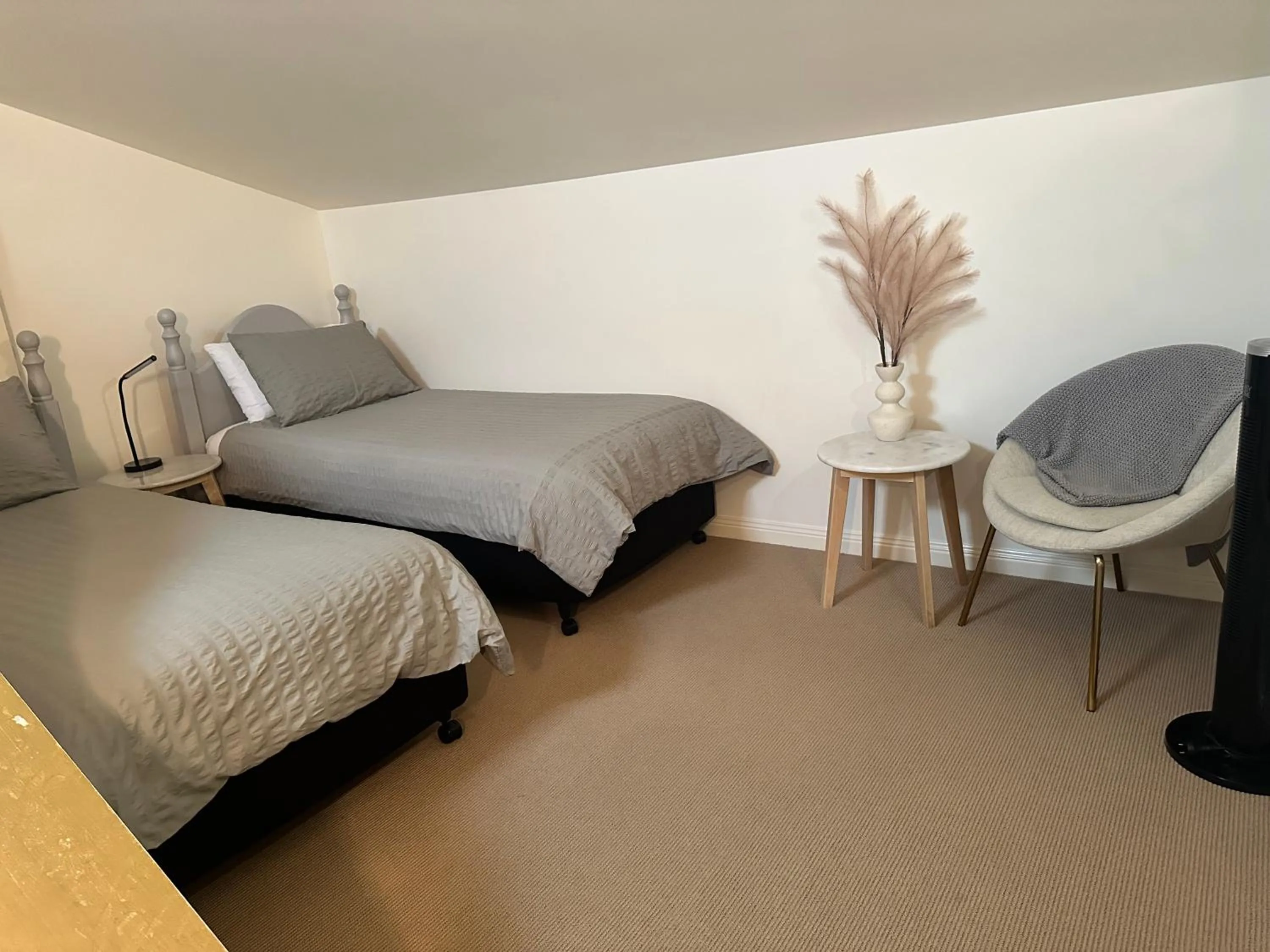 Bedroom, Bed in Austral Place 88 via Merri River