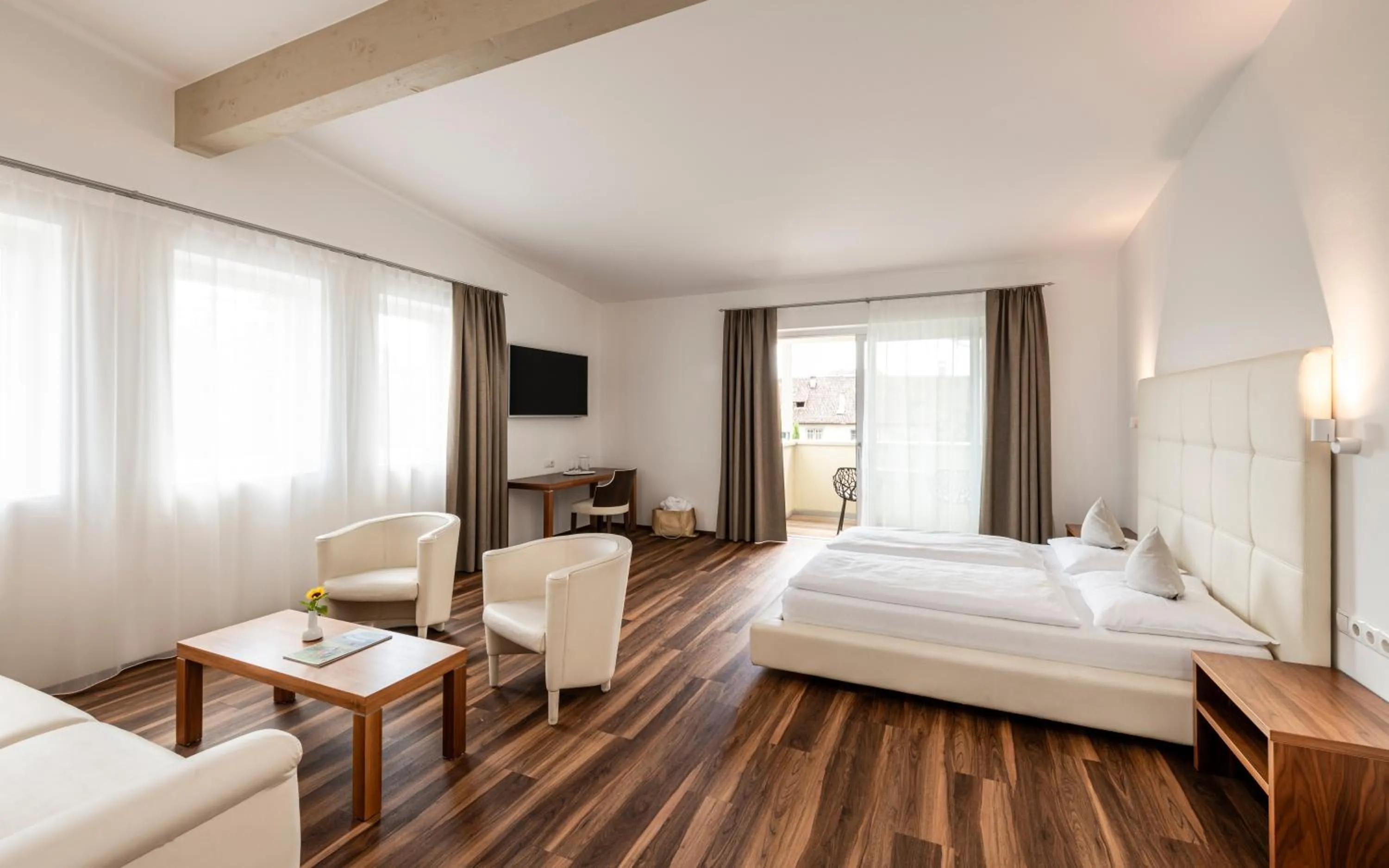 Photo of the whole room, Bed in Hotel Mandelhof