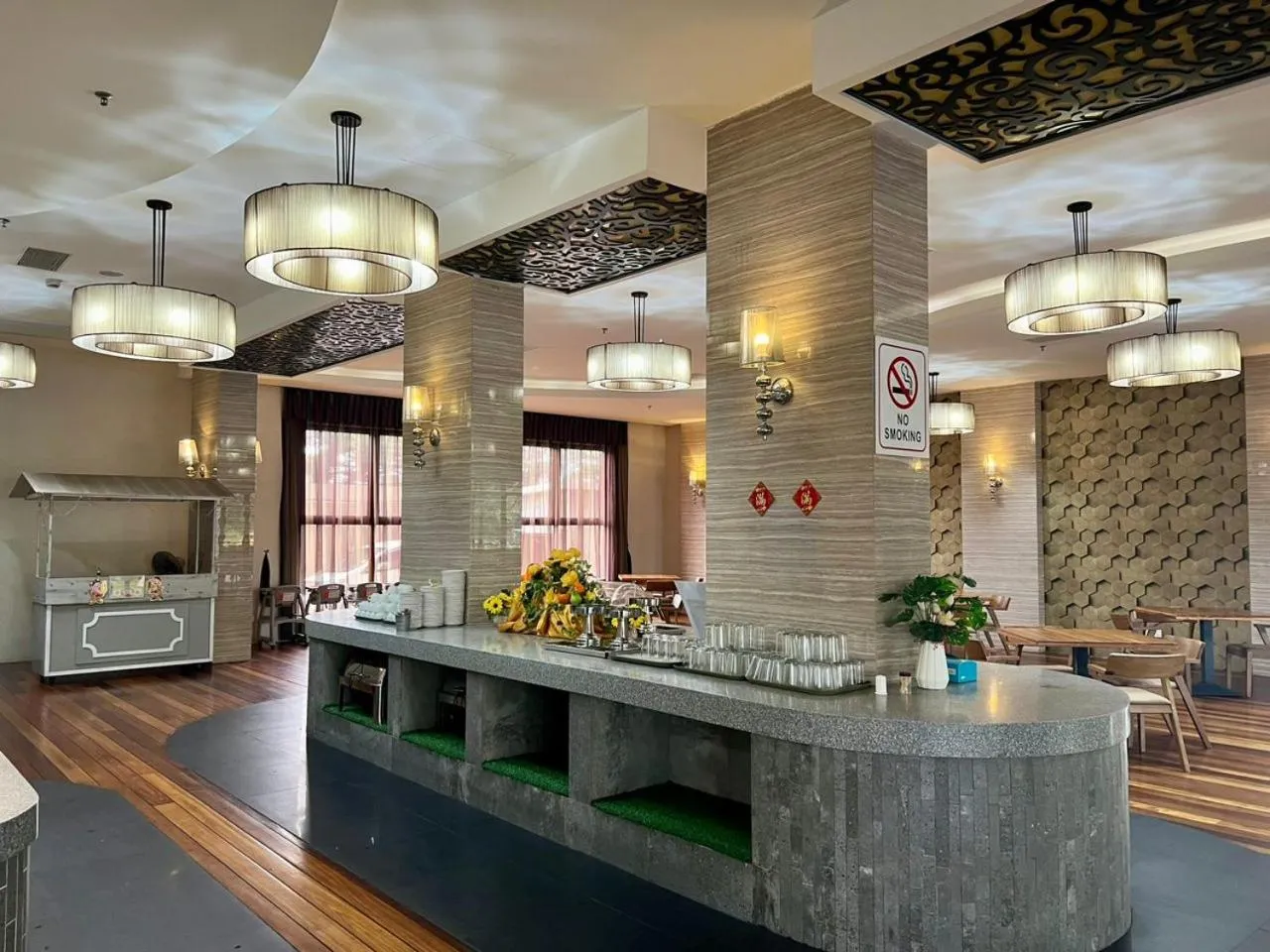 Restaurant/places to eat in Livingston Hotel