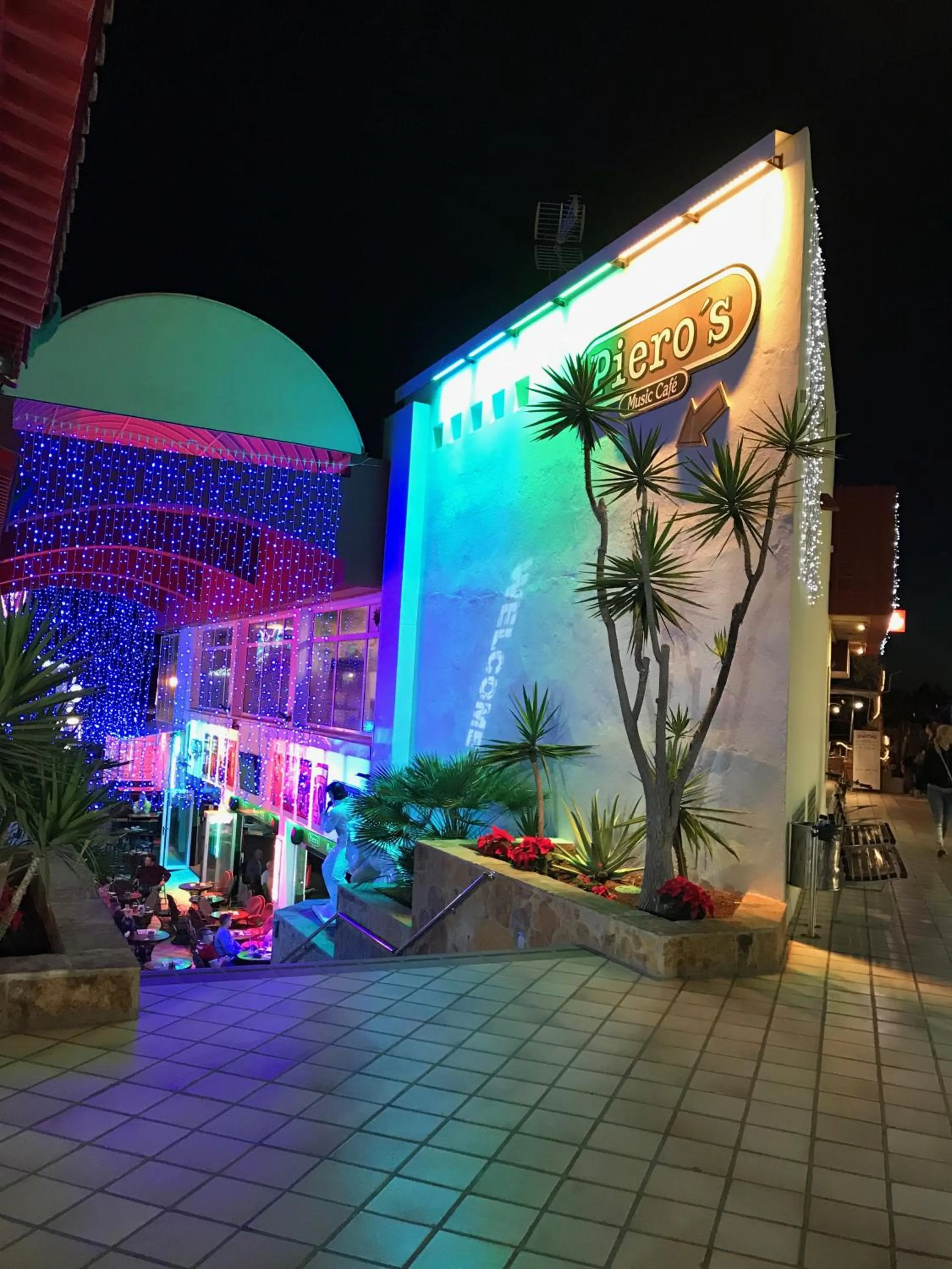 Restaurant/places to eat in Bungalow Silvia