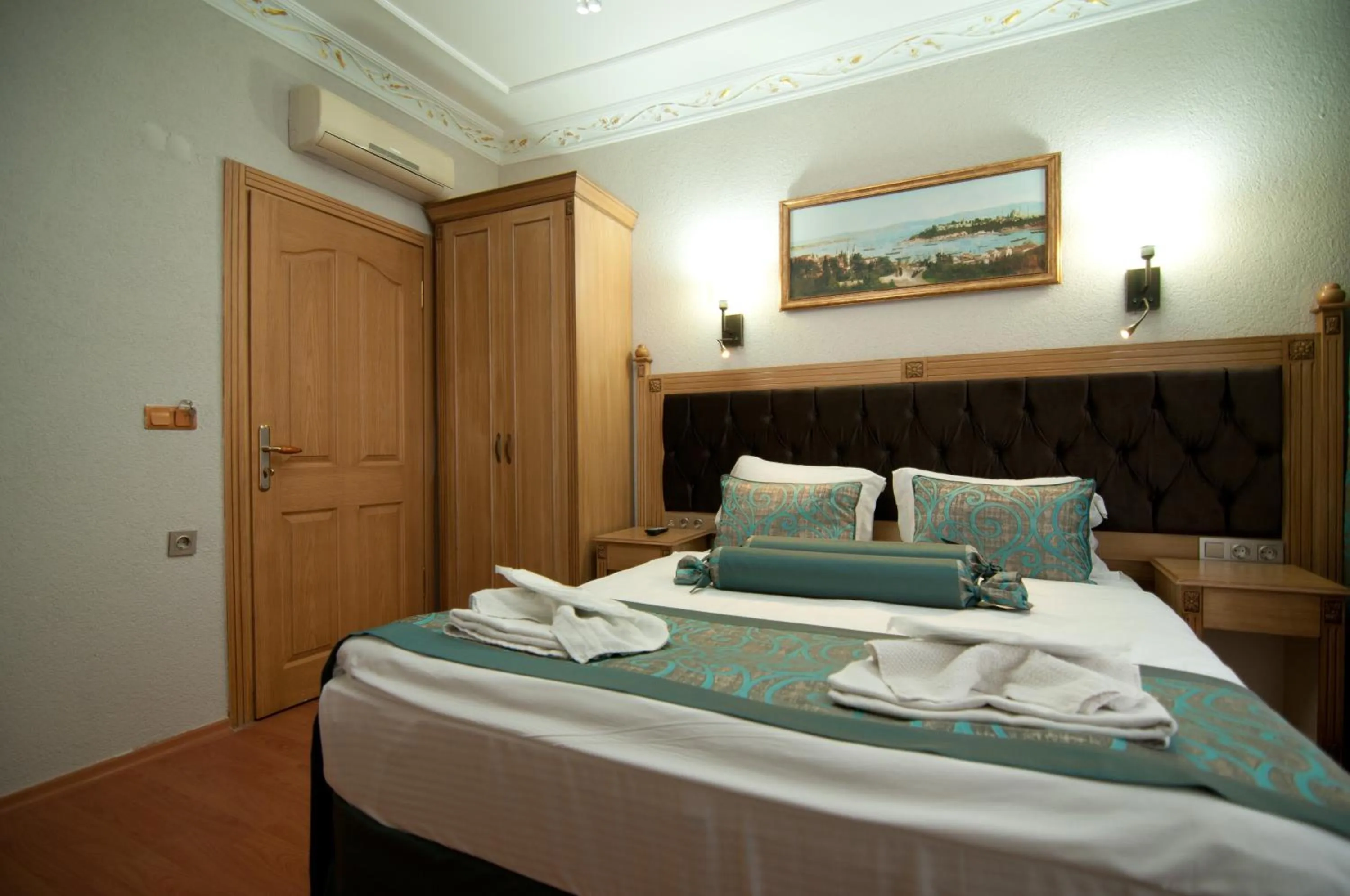 Bed in Blue Tuana Hotel Old City