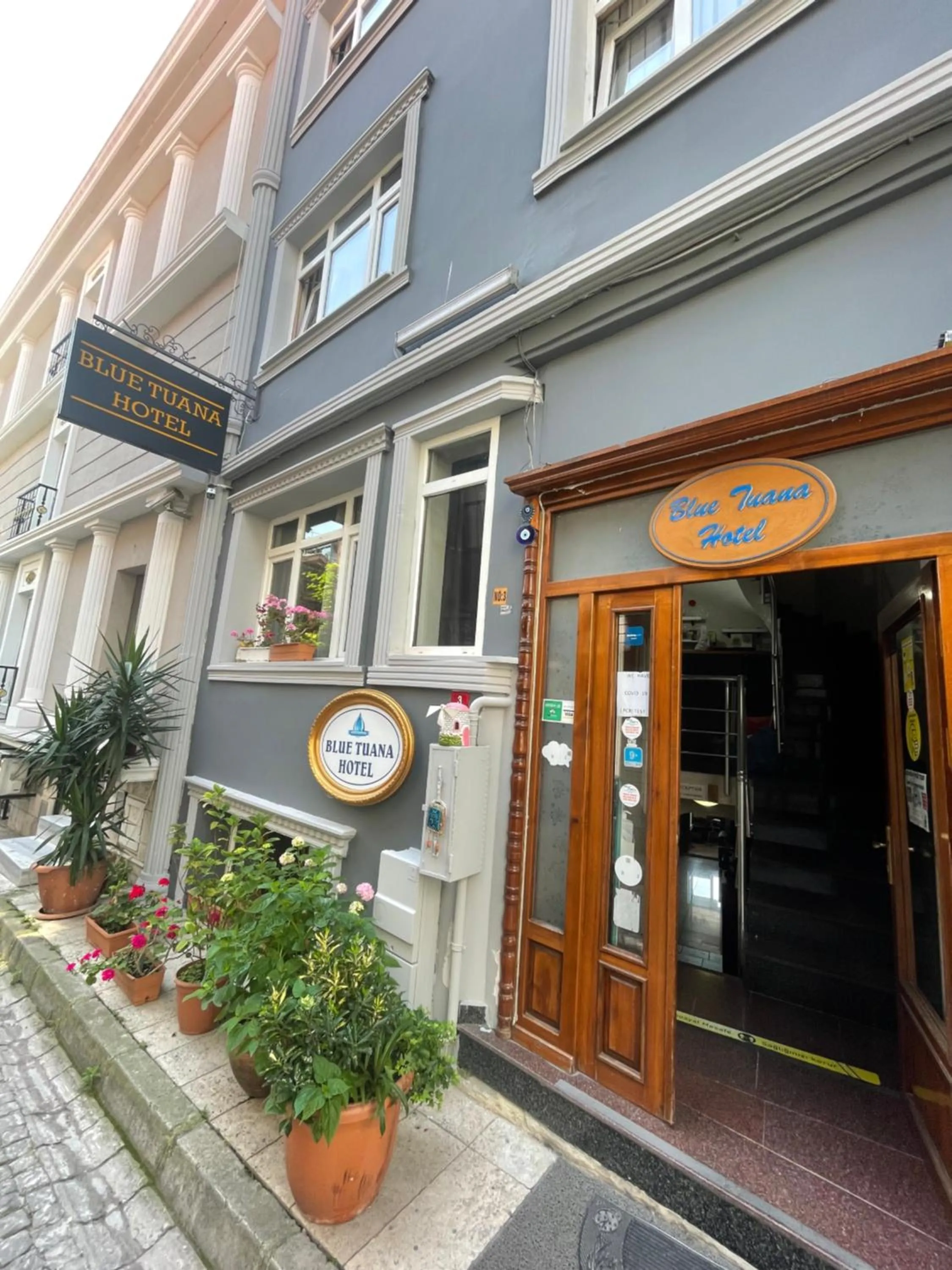 Facade/entrance in Blue Tuana Hotel Old City