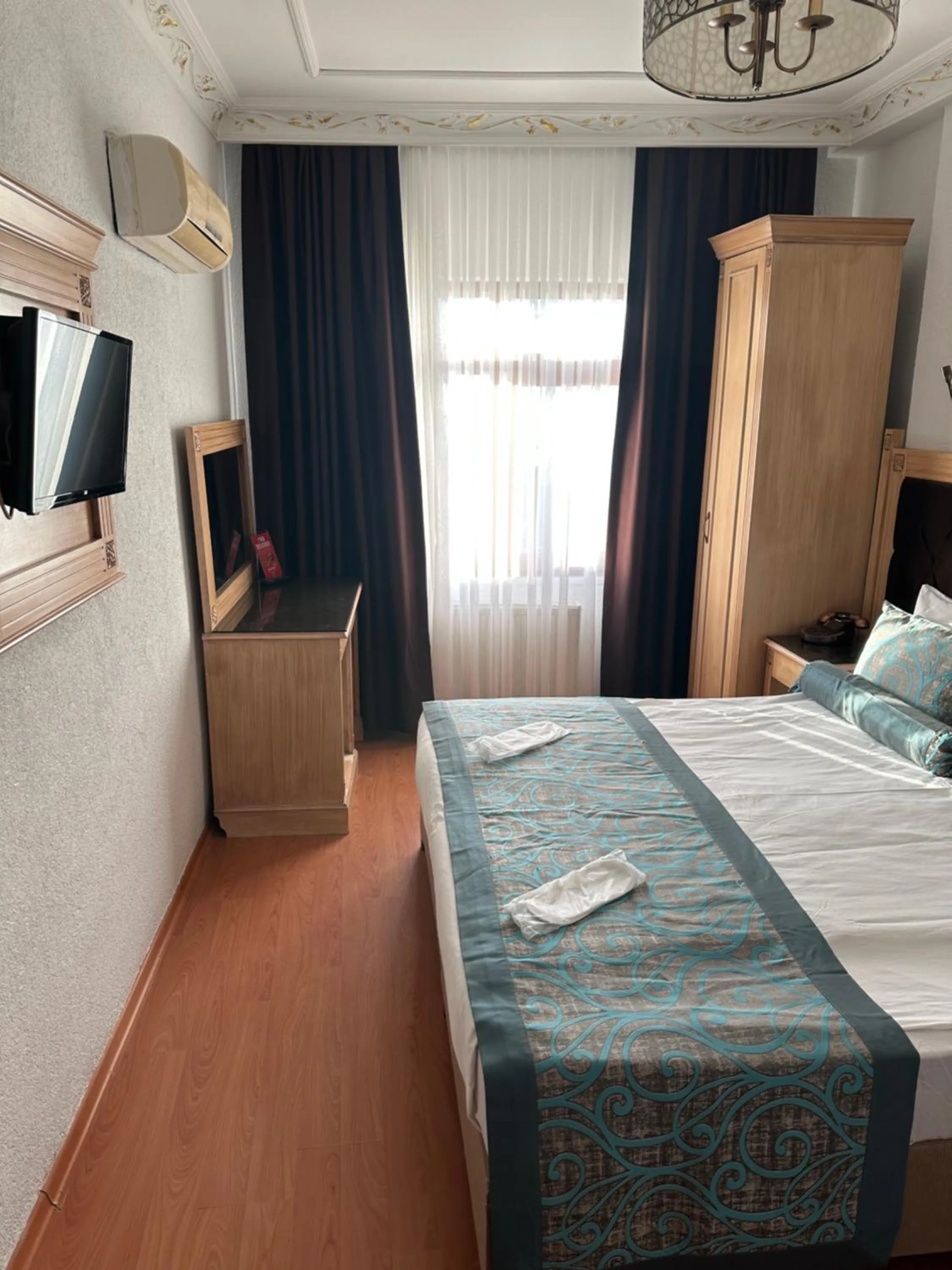 Bed in Blue Tuana Hotel Old City