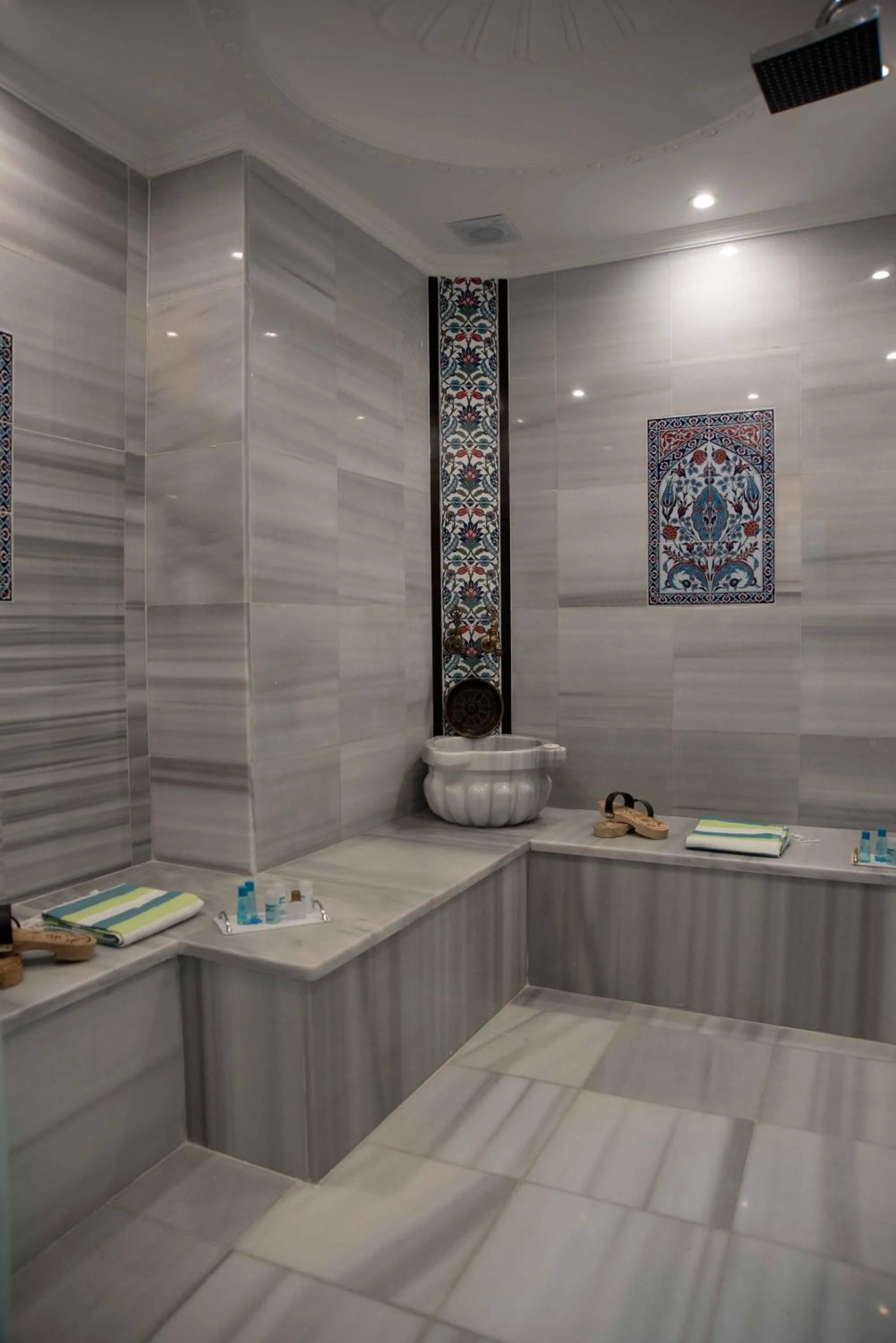 Bathroom in Blue Tuana Hotel Old City