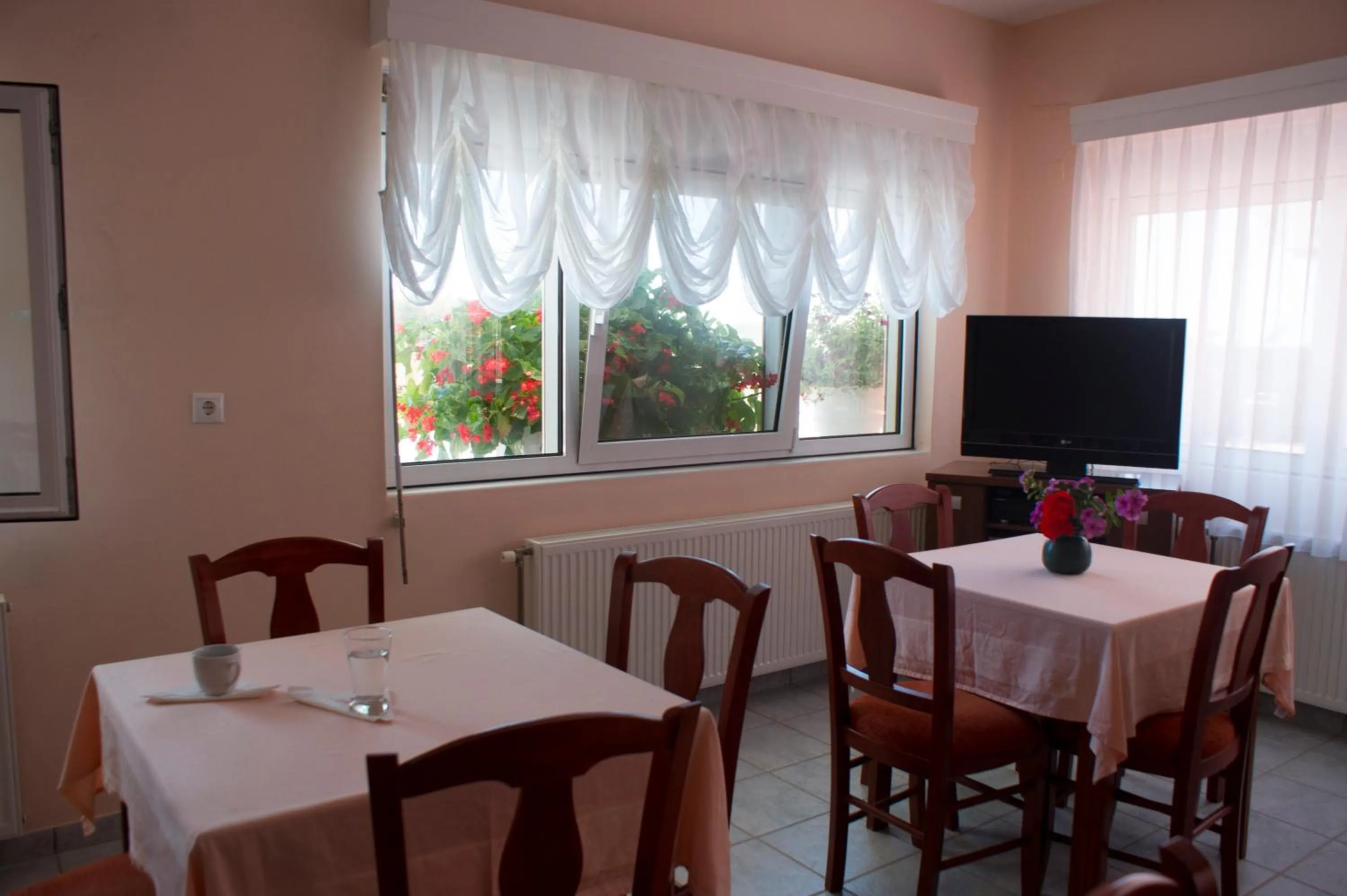 Restaurant/places to eat in Dionisos Hotel