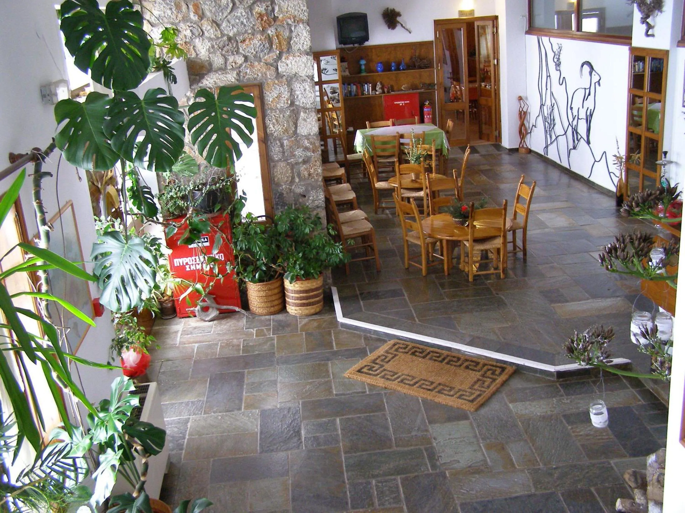 Living room in Neos Omalos Hotel