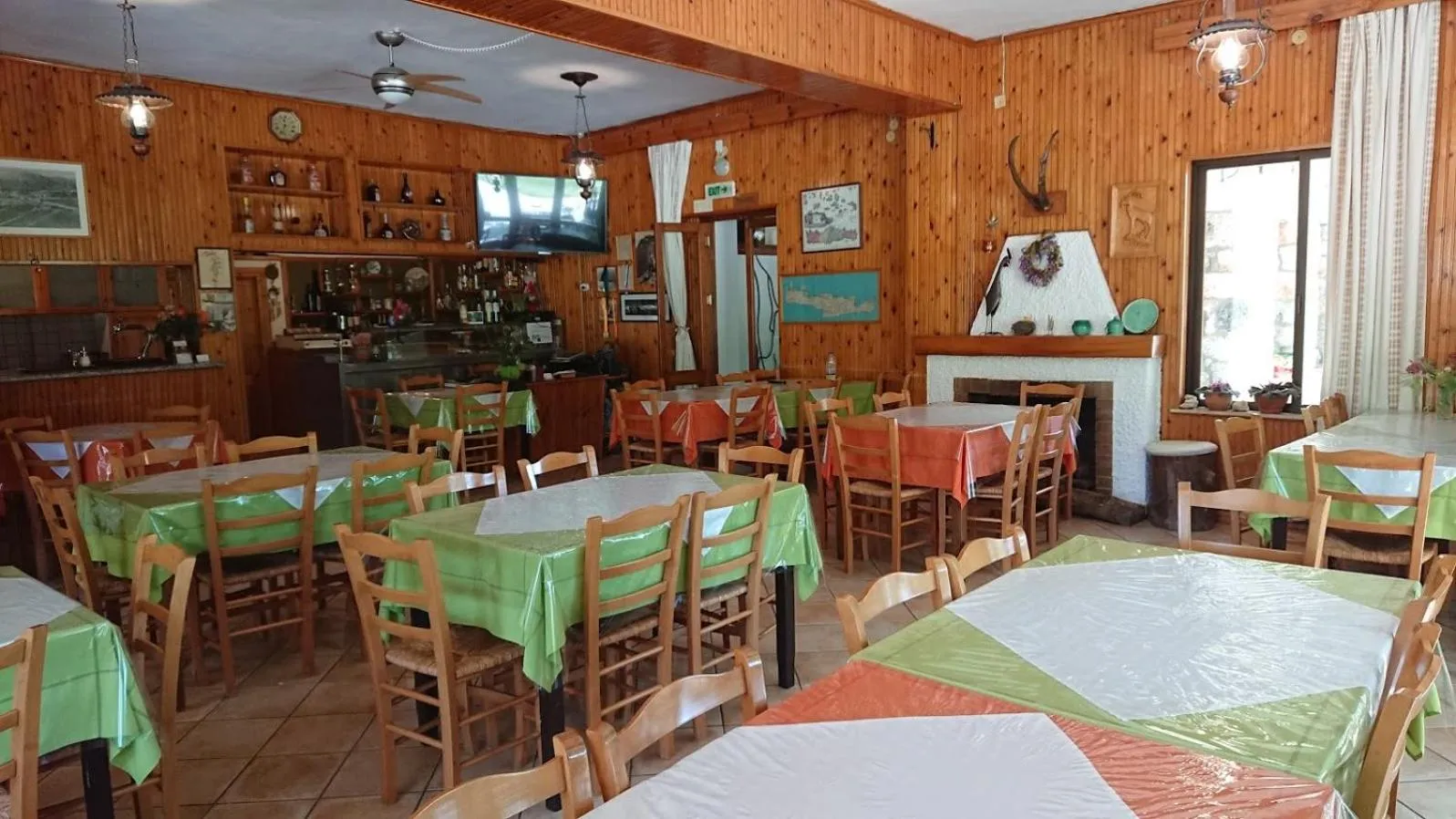 Restaurant/places to eat in Neos Omalos Hotel