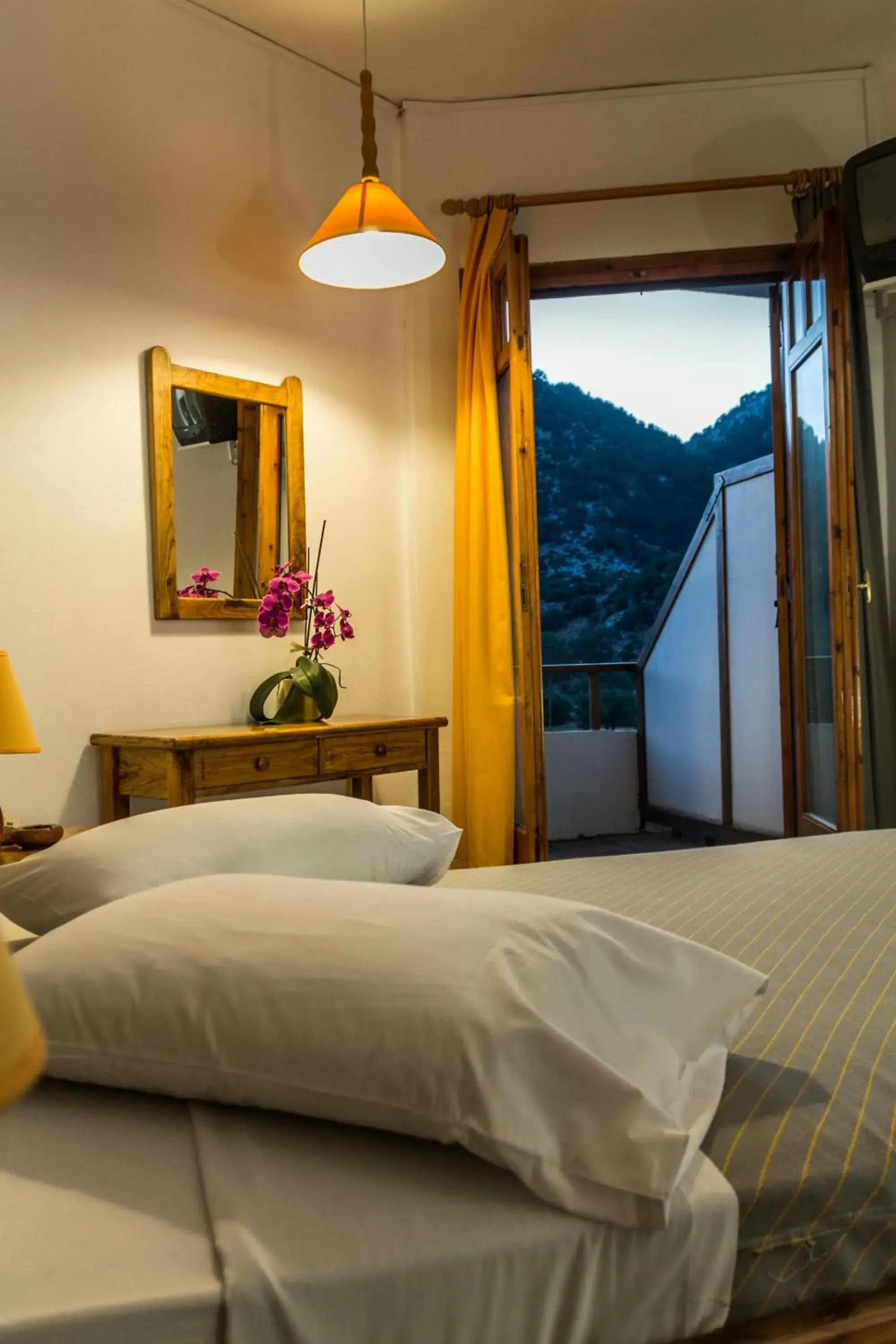 Single Room with Mountain View in Neos Omalos Hotel Single Room with Mountain View in Neos Omalos Hotel