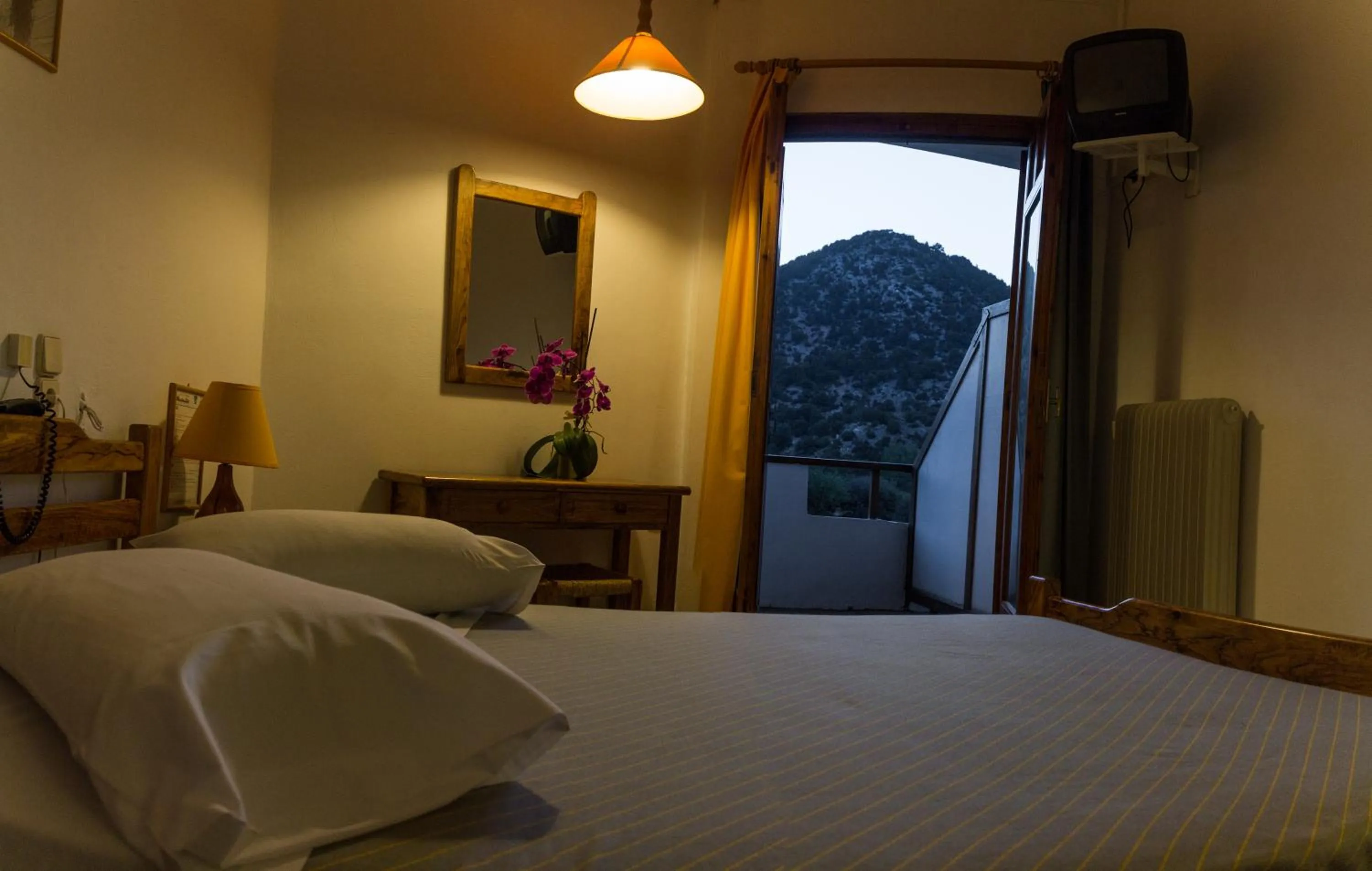 Bedroom, Bed in Neos Omalos Hotel