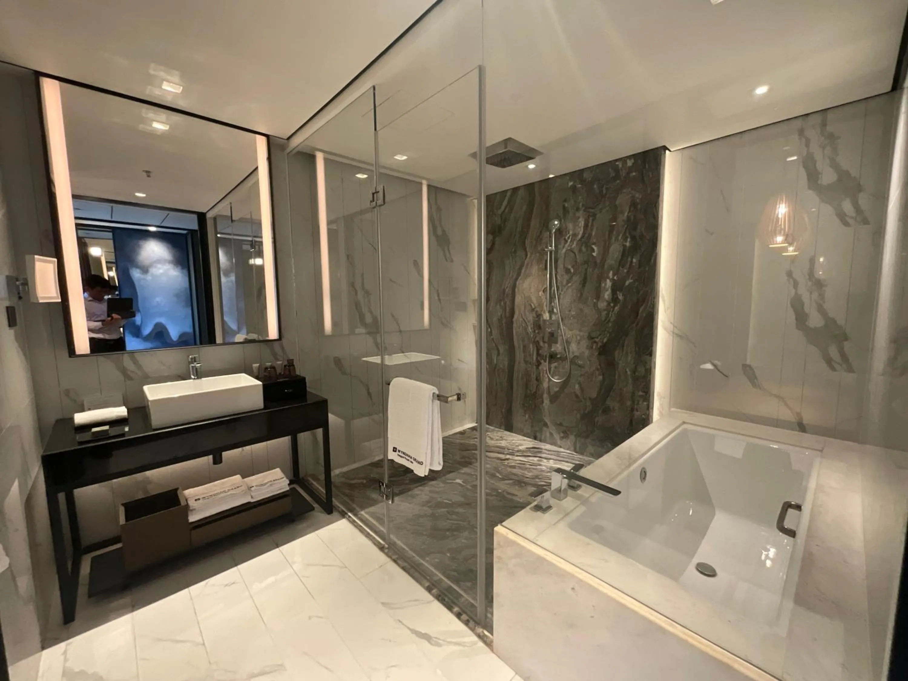 Shower in Wyndham Grand Yangon